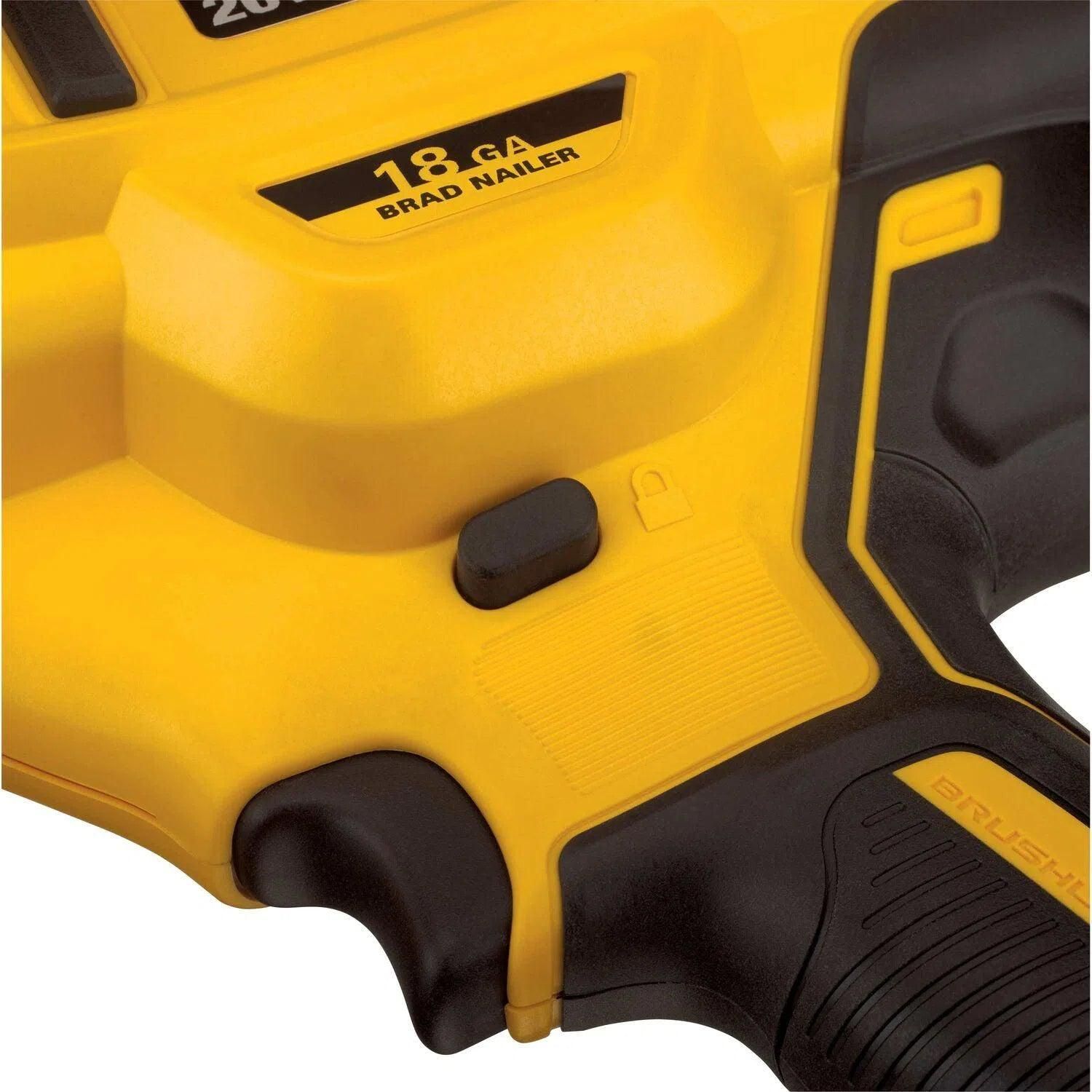 https://api.mastertools.nl/media/catalog/product/cache/4ac98b0d5e81b56bd000310ba88c60e0/d/e/dewalt-dcn680nt-accu-minibrad-tacker-18v-basic-body-in-tstak-5035048665244-mastertools_nl-9.jpg