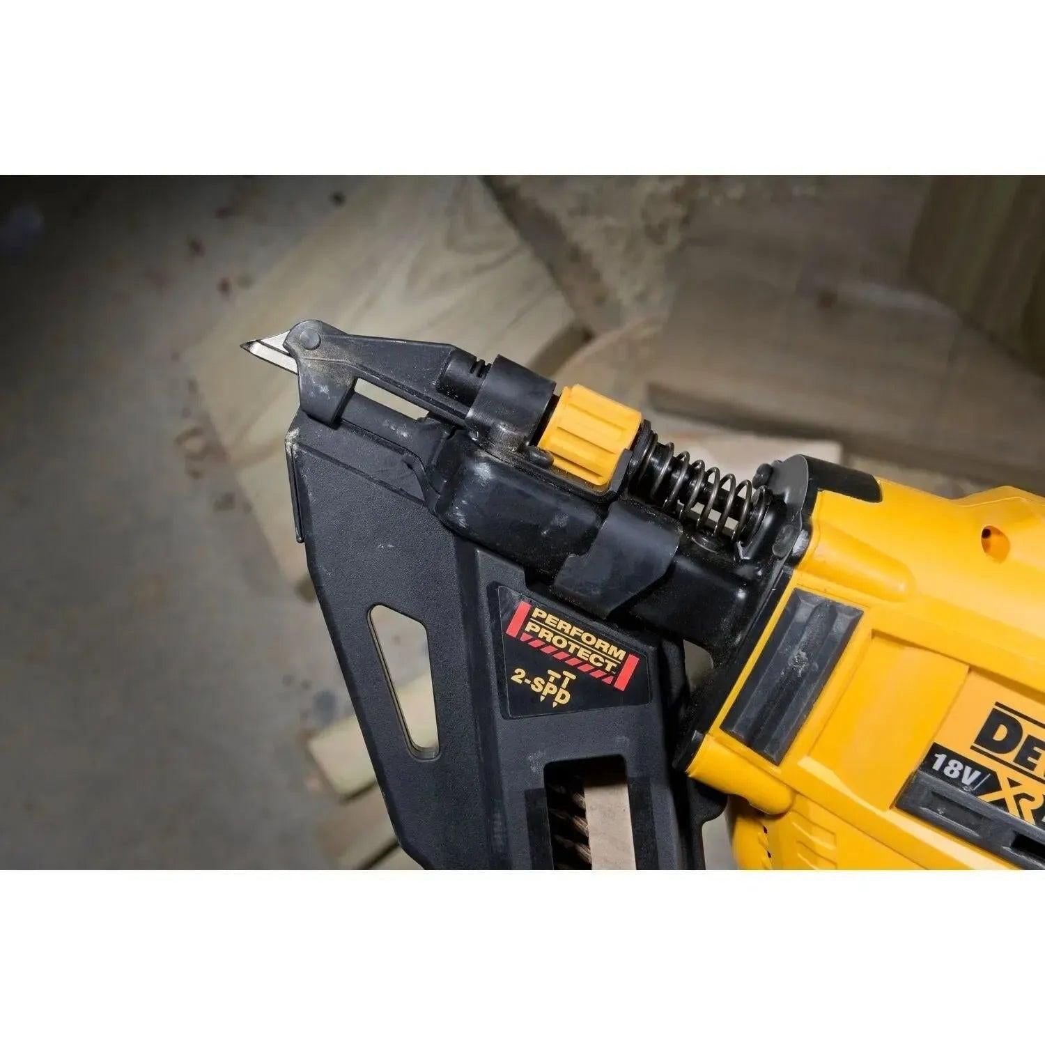 https://api.mastertools.nl/media/catalog/product/cache/4ac98b0d5e81b56bd000310ba88c60e0/d/e/dewalt-dcn693n-accu-constructietacker-xr-18v-basic-body-5035048468708-mastertools_nl-6.jpg