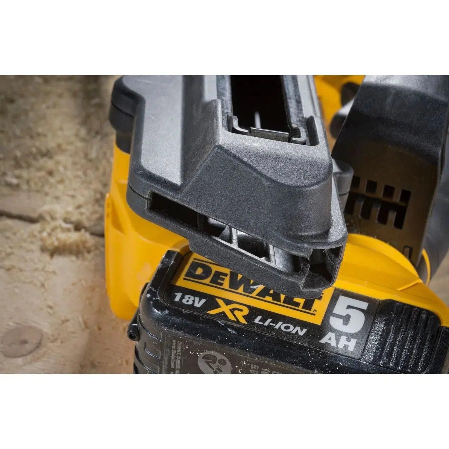 https://api.mastertools.nl/media/catalog/product/cache/4ac98b0d5e81b56bd000310ba88c60e0/d/e/dewalt-dcn693n-accu-constructietacker-xr-18v-basic-body-5035048468708-mastertools_nl-7.jpg