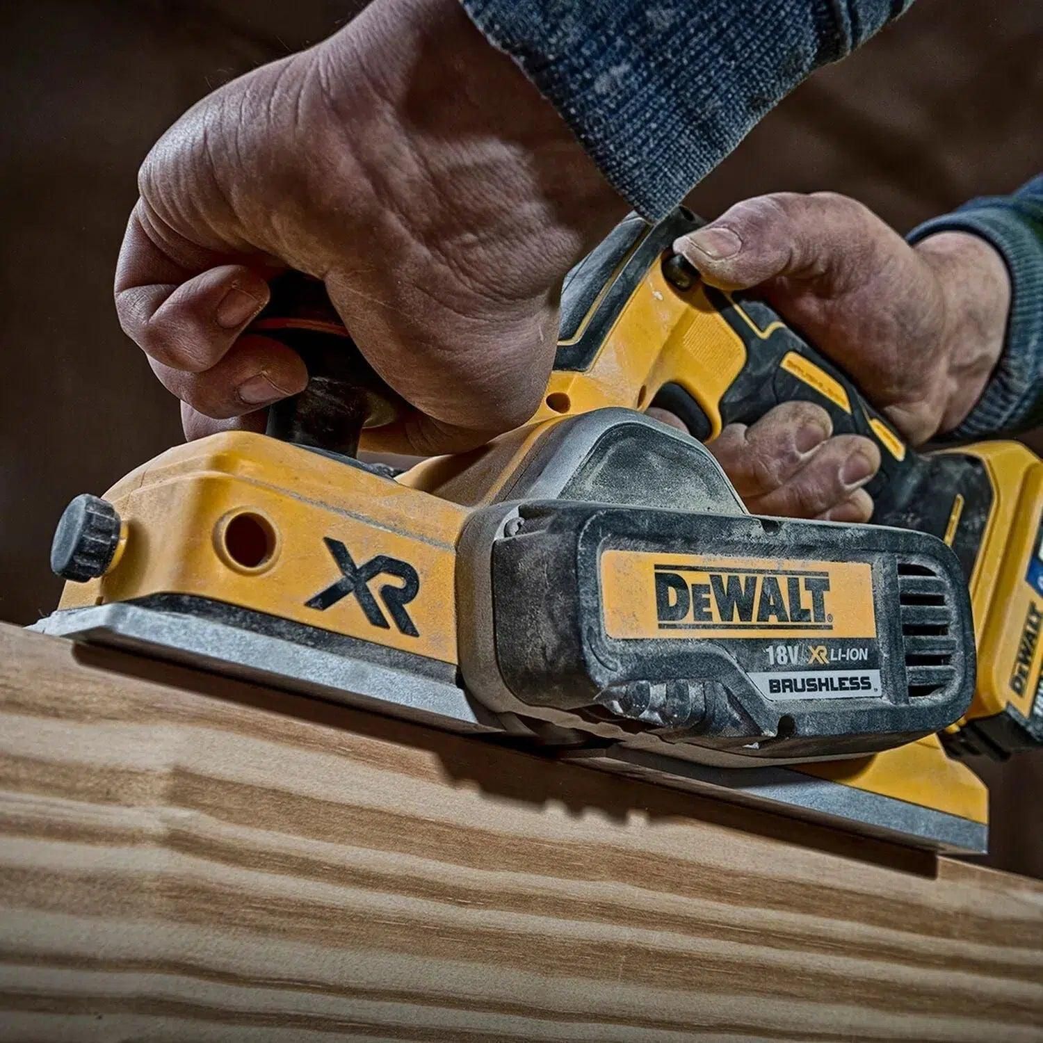 https://api.mastertools.nl/media/catalog/product/cache/4ac98b0d5e81b56bd000310ba88c60e0/d/e/dewalt-dcp580nt-accu-schaafmachine-brushless-18v-xr-li-ion-basic-body-in-tstak-5035048635162-mastertools_nl-6.jpg