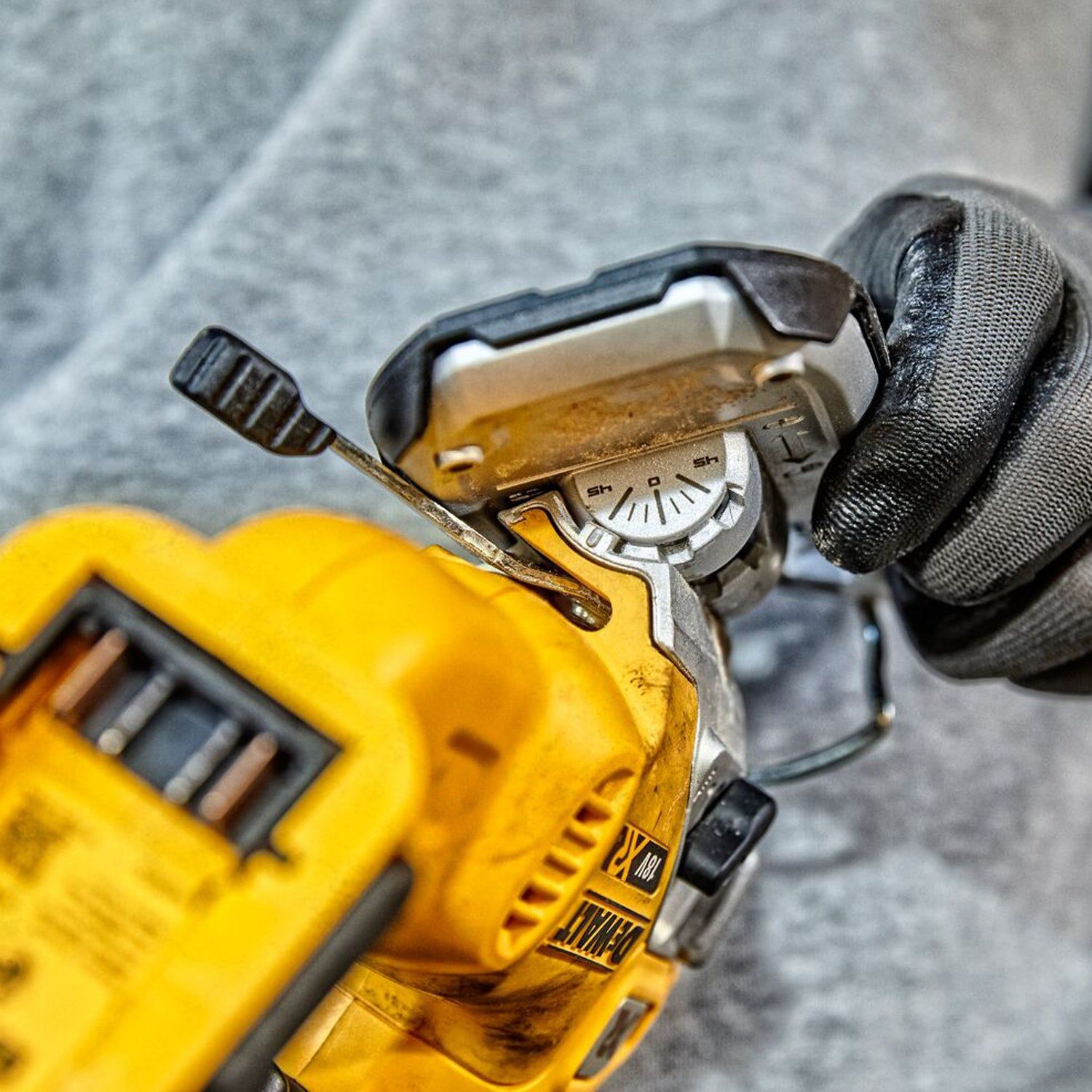 https://api.mastertools.nl/media/catalog/product/cache/4ac98b0d5e81b56bd000310ba88c60e0/d/e/dewalt-dcs334p2-mastertools-nl_a10.jpg