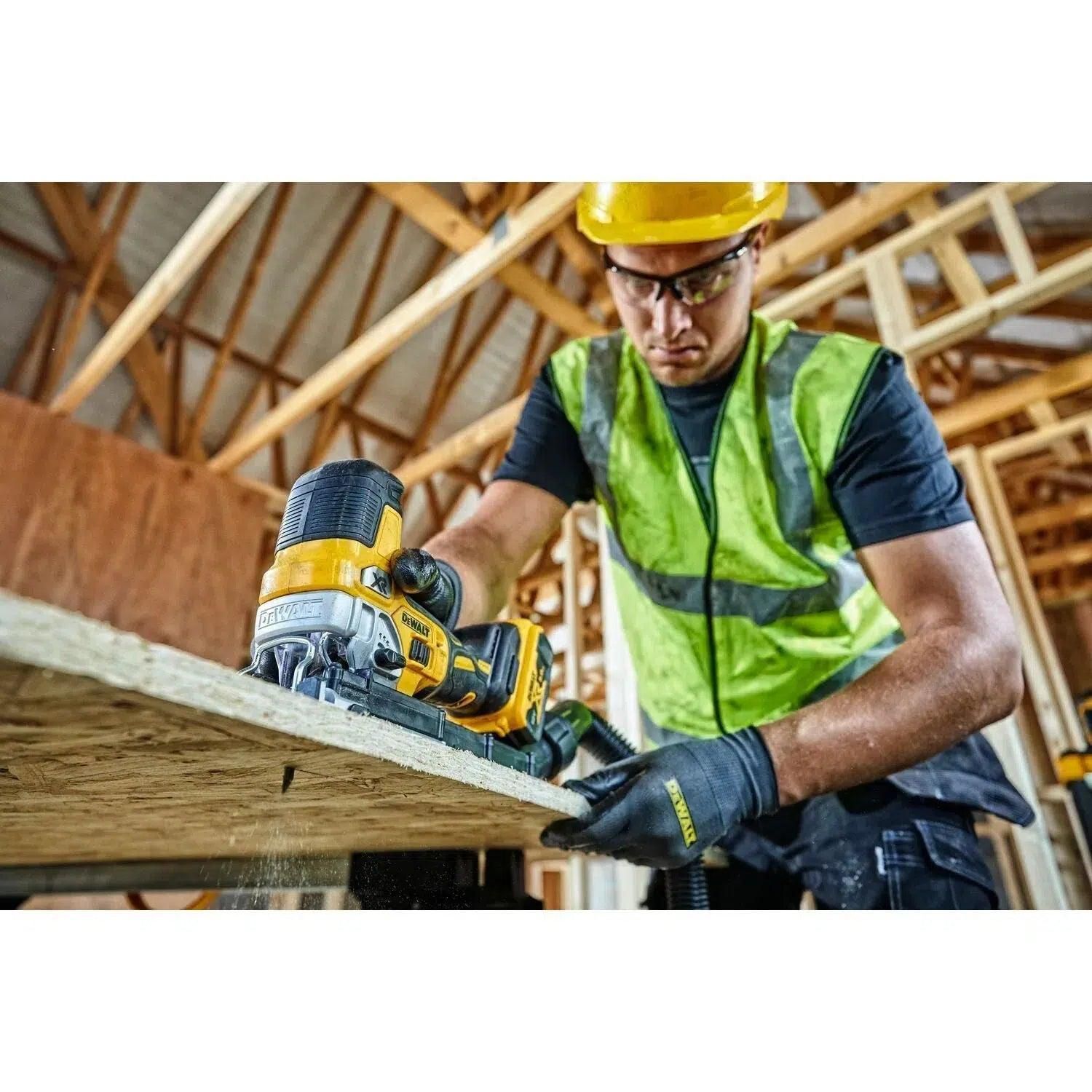 https://api.mastertools.nl/media/catalog/product/cache/4ac98b0d5e81b56bd000310ba88c60e0/d/e/dewalt-dcs335p2-accu-decoupeerzaag-18v-50ah-li-ion-in-tstak-5035048710722-mastertools_nl-6.jpg