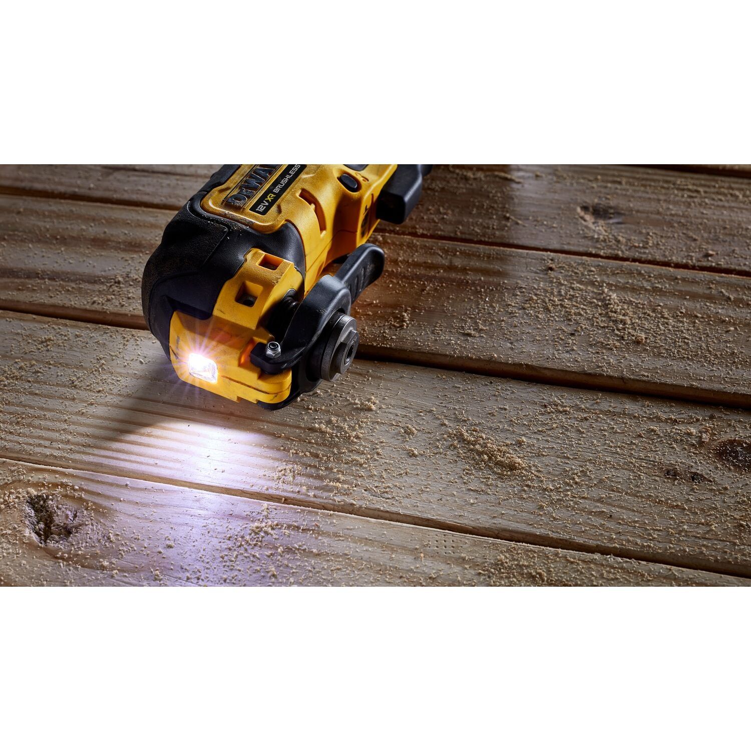 https://api.mastertools.nl/media/catalog/product/cache/4ac98b0d5e81b56bd000310ba88c60e0/d/e/dewalt-dcs353nt-accu-oscillerende-multitool-12v-xr-basic-body-in-tstak-5035048748428-mastertools_nl-7.jpg