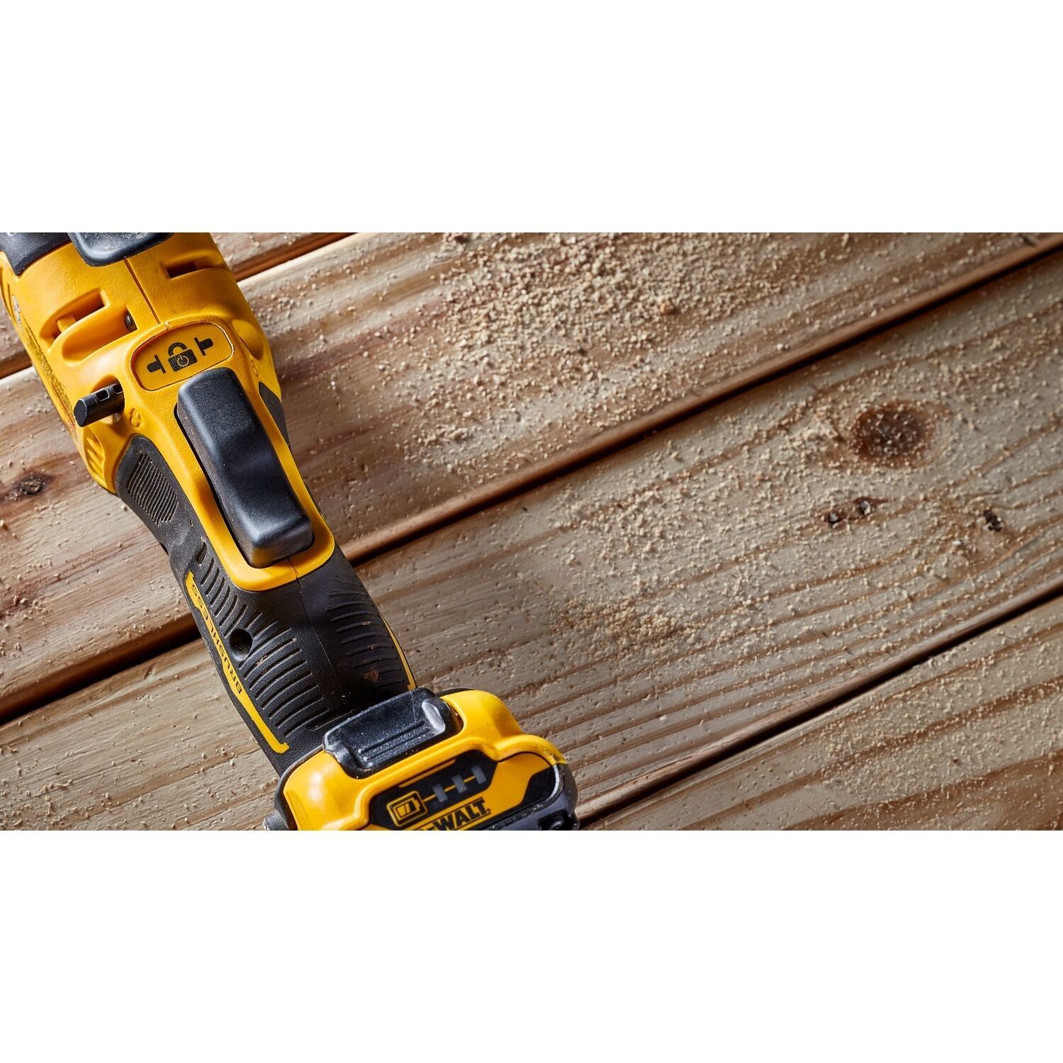 https://api.mastertools.nl/media/catalog/product/cache/4ac98b0d5e81b56bd000310ba88c60e0/d/e/dewalt-dcs353nt-accu-oscillerende-multitool-12v-xr-basic-body-in-tstak-5035048748428-mastertools_nl-8.jpg