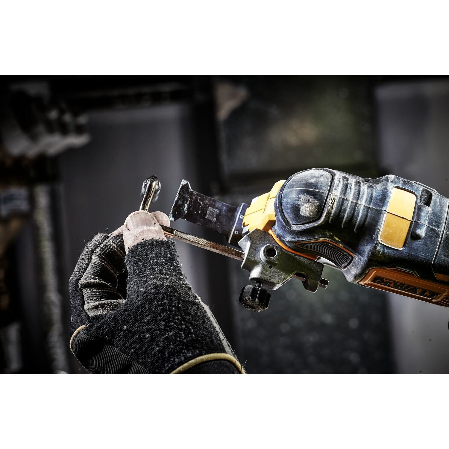 https://api.mastertools.nl/media/catalog/product/cache/4ac98b0d5e81b56bd000310ba88c60e0/d/e/dewalt-dcs356e1t-accu-multitool-oscillerend-18v-xr-powerstack-in-tstak-5035048789308-mastertools_nl-5.jpg