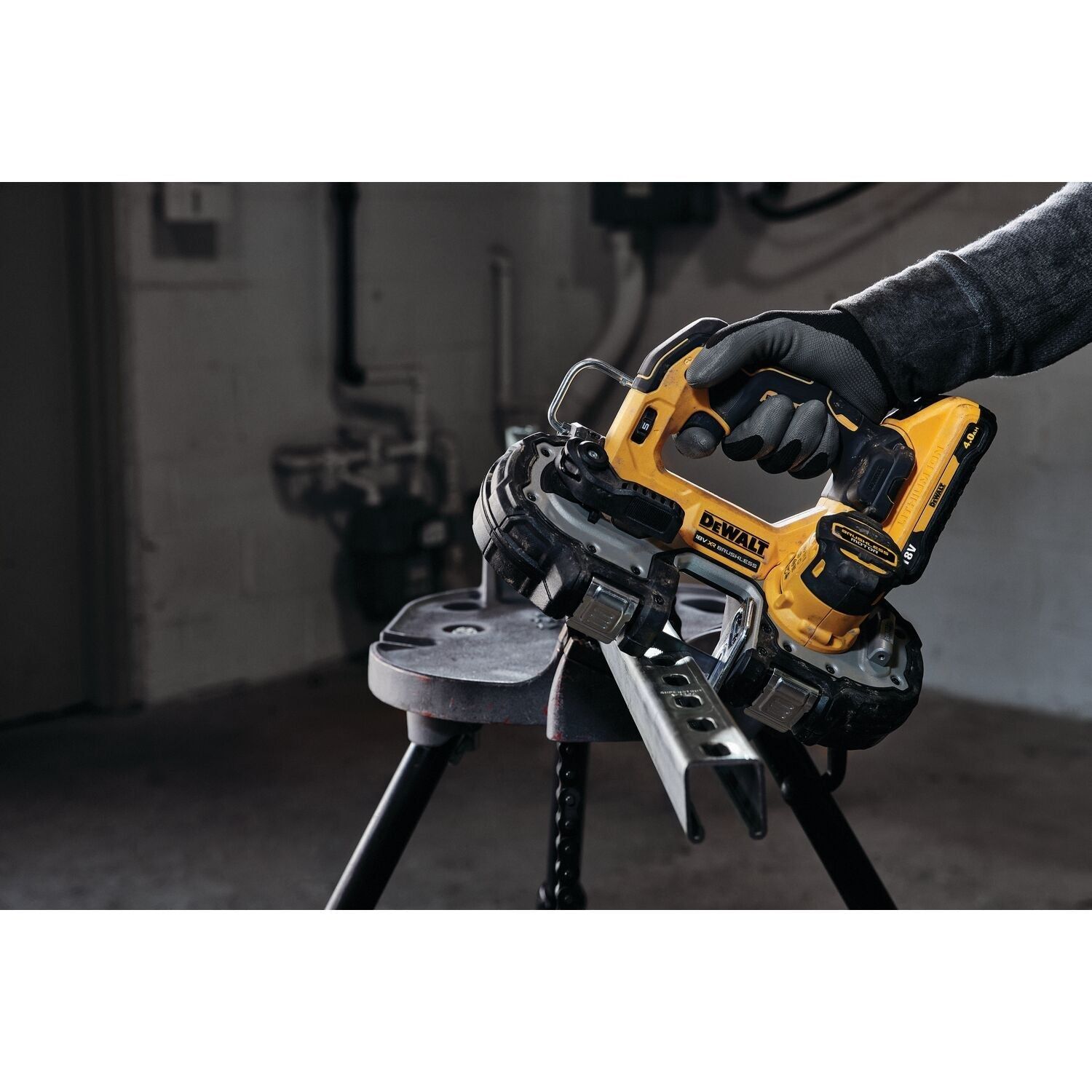 https://api.mastertools.nl/media/catalog/product/cache/4ac98b0d5e81b56bd000310ba88c60e0/d/e/dewalt-dcs377nt-accu-compacte-lintzaag-18v-xr-basic-body-in-tstak-koffer-5035048739693-mastertools_nl-7.jpg