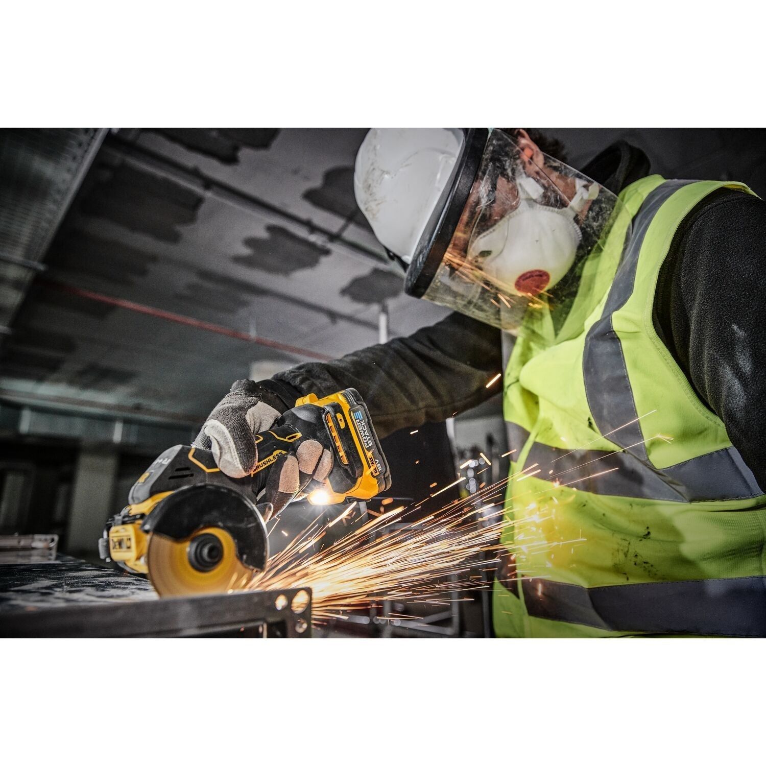https://api.mastertools.nl/media/catalog/product/cache/4ac98b0d5e81b56bd000310ba88c60e0/d/e/dewalt-dcs438n-accu-slijpmachine-18v-76mm-basic-body-5035048747759-mastertools_nl-5.jpg