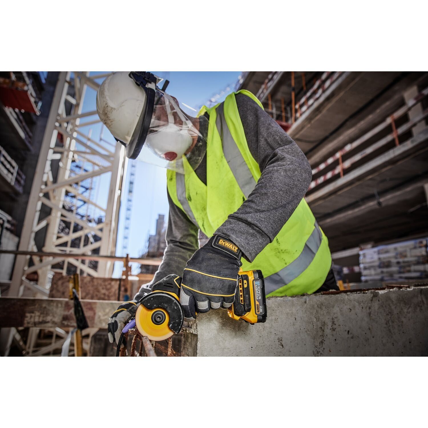 https://api.mastertools.nl/media/catalog/product/cache/4ac98b0d5e81b56bd000310ba88c60e0/d/e/dewalt-dcs438n-accu-slijpmachine-18v-76mm-basic-body-5035048747759-mastertools_nl-6.jpg