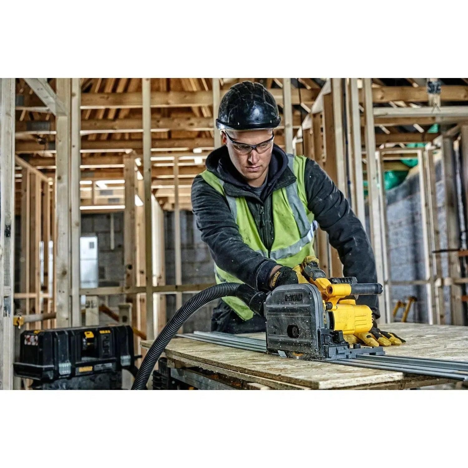 https://api.mastertools.nl/media/catalog/product/cache/4ac98b0d5e81b56bd000310ba88c60e0/d/e/dewalt-dcs520t2r-flexvolt-invalzaag-54v-6_0ah-xr-li-ion-in-tstak-geleiderail-dws5022-5035048643020-mastertools_nl-2.jpg