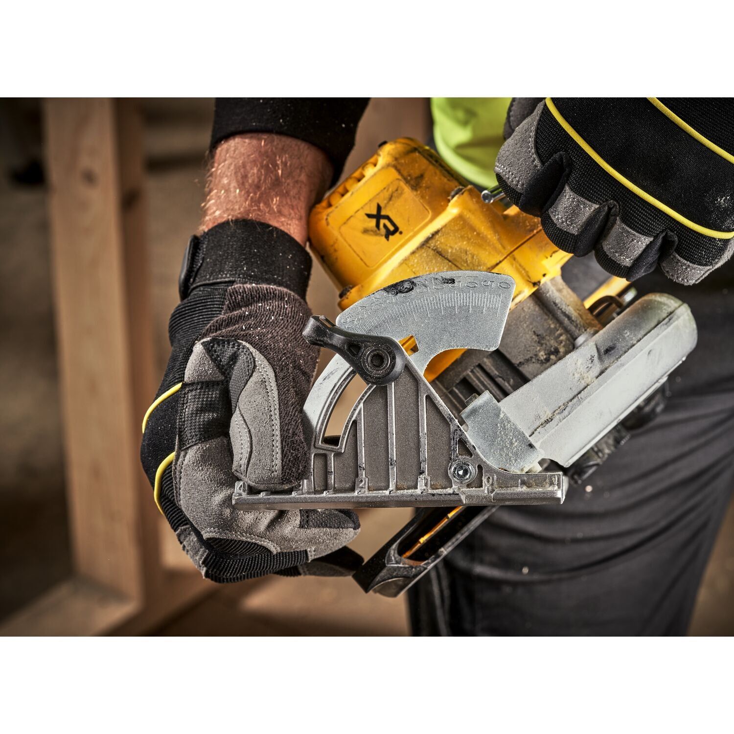 https://api.mastertools.nl/media/catalog/product/cache/4ac98b0d5e81b56bd000310ba88c60e0/d/e/dewalt-dcs565nt-accu-cirkelzaag-18v-basic-body-in-tstak-5035048740002-mastertools_nl-7.jpg