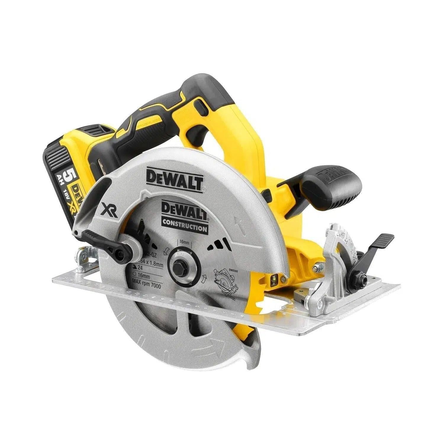https://api.mastertools.nl/media/catalog/product/cache/4ac98b0d5e81b56bd000310ba88c60e0/d/e/dewalt-dcs570p2-accu-cirkelzaag-18v-5_0ah-xr-li-ion-in-tstak-5035048663080-mastertools_nl-5.jpg