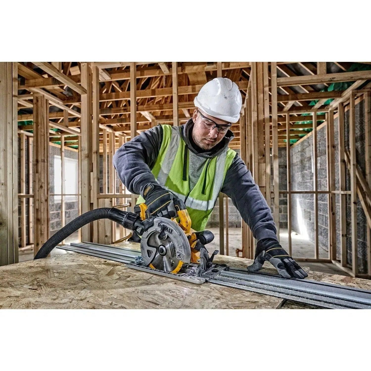 https://api.mastertools.nl/media/catalog/product/cache/4ac98b0d5e81b56bd000310ba88c60e0/d/e/dewalt-dcs572nt-accu-cirkelzaag-18v-basic-body-in-tstak-5035048729175-mastertools_nl-9.jpg