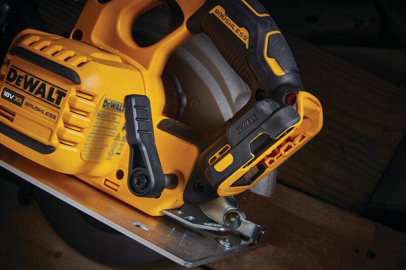 https://api.mastertools.nl/media/catalog/product/cache/4ac98b0d5e81b56bd000310ba88c60e0/d/e/dewalt-dcs573nt-accu-cirkelzaag-18v-basic-body-in-tstak-5035048739532-mastertools_nl-4.jpg