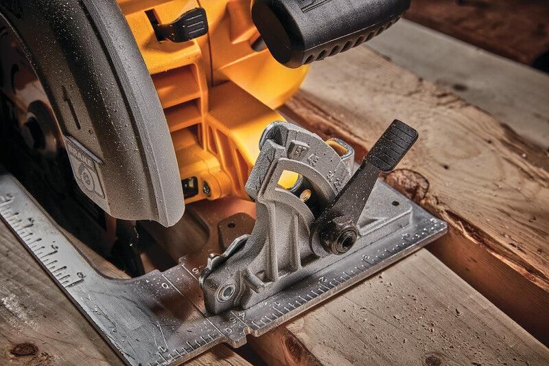 https://api.mastertools.nl/media/catalog/product/cache/4ac98b0d5e81b56bd000310ba88c60e0/d/e/dewalt-dcs573nt-accu-cirkelzaag-18v-basic-body-in-tstak-5035048739532-mastertools_nl-6.jpg