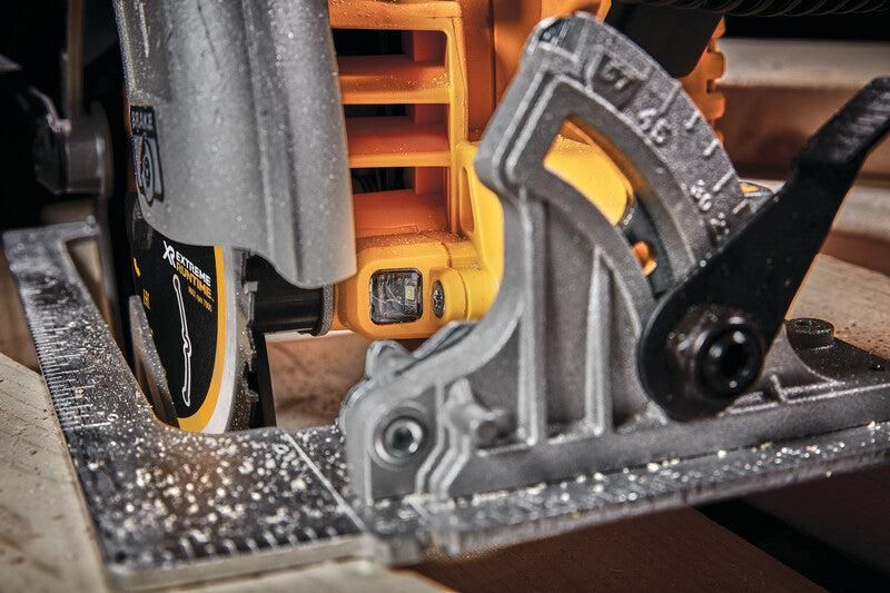 https://api.mastertools.nl/media/catalog/product/cache/4ac98b0d5e81b56bd000310ba88c60e0/d/e/dewalt-dcs573nt-accu-cirkelzaag-18v-basic-body-in-tstak-5035048739532-mastertools_nl-7.jpg