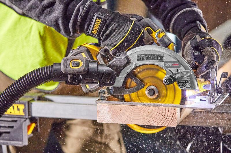 https://api.mastertools.nl/media/catalog/product/cache/4ac98b0d5e81b56bd000310ba88c60e0/d/e/dewalt-dcs573nt-accu-cirkelzaag-18v-basic-body-in-tstak-5035048739532-mastertools_nl-9.jpg