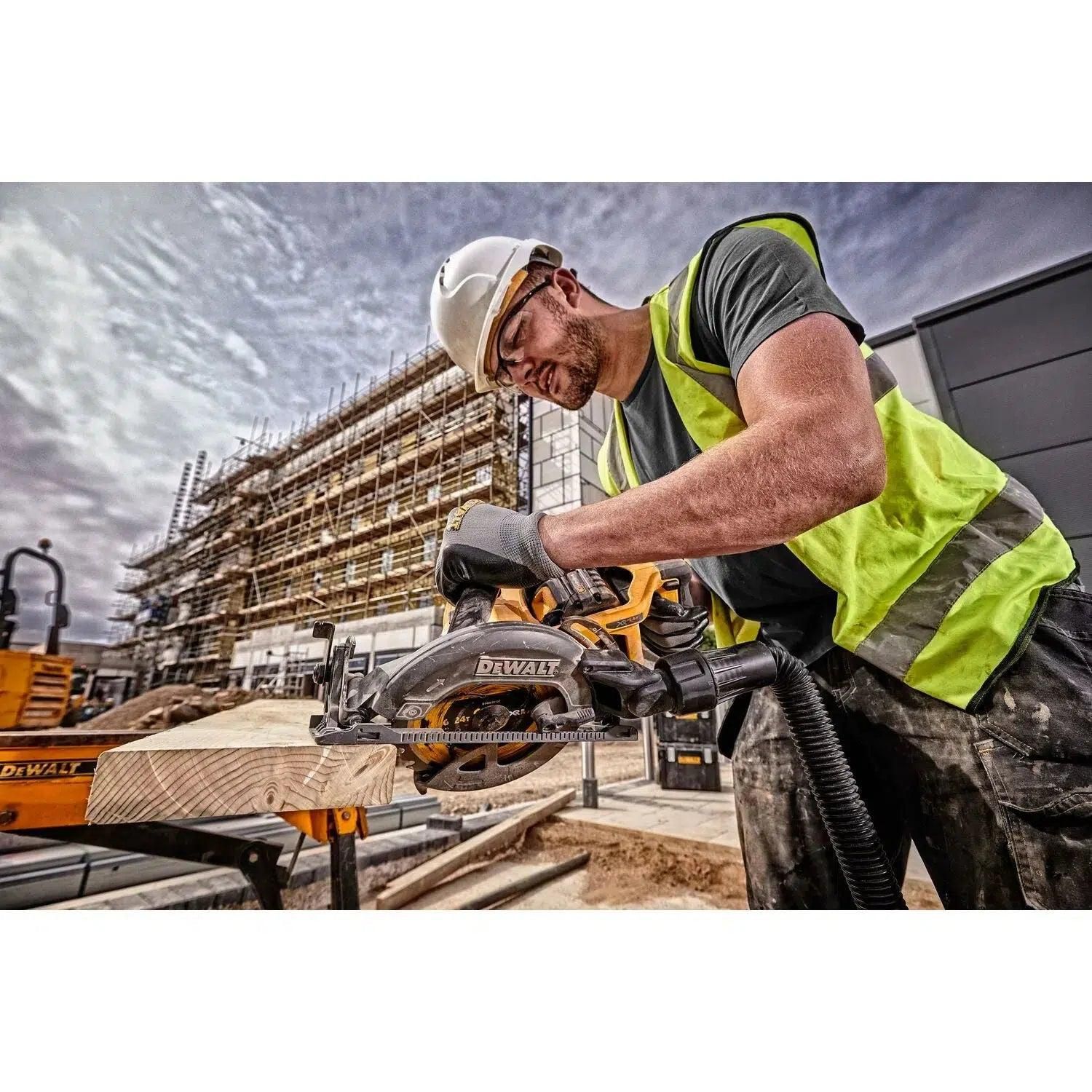 https://api.mastertools.nl/media/catalog/product/cache/4ac98b0d5e81b56bd000310ba88c60e0/d/e/dewalt-dcs577n-accu-cirkelzaag-flexvolt-54v-li-ion-basic-body-5035048694145-mastertools_nl-3.jpg