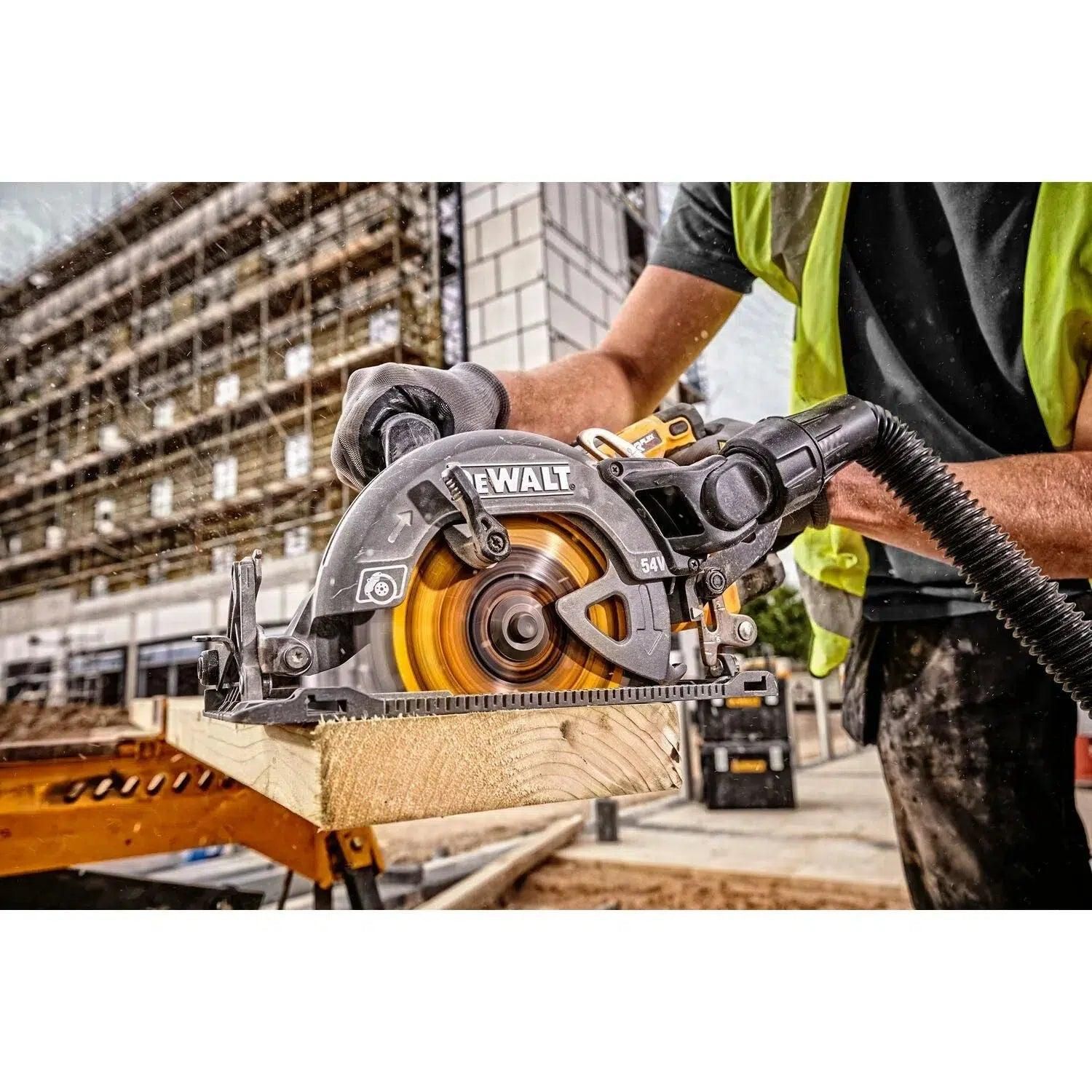 https://api.mastertools.nl/media/catalog/product/cache/4ac98b0d5e81b56bd000310ba88c60e0/d/e/dewalt-dcs577n-accu-cirkelzaag-flexvolt-54v-li-ion-basic-body-5035048694145-mastertools_nl-4.jpg