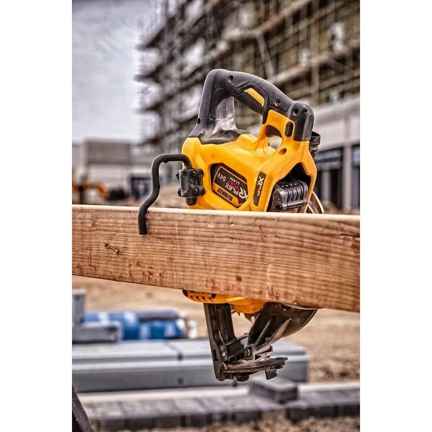 https://api.mastertools.nl/media/catalog/product/cache/4ac98b0d5e81b56bd000310ba88c60e0/d/e/dewalt-dcs577n-accu-cirkelzaag-flexvolt-54v-li-ion-basic-body-5035048694145-mastertools_nl-5.jpg