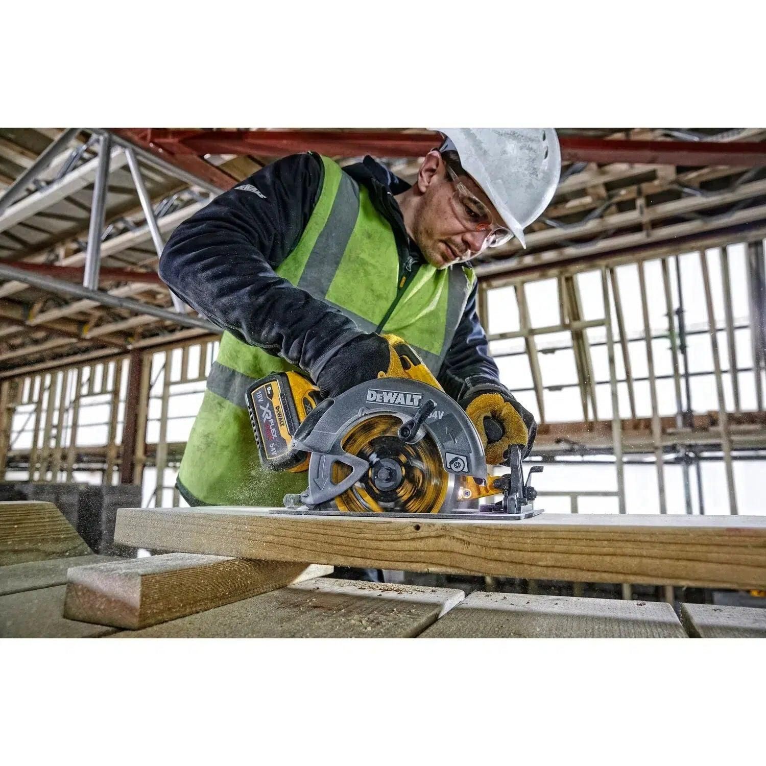 https://api.mastertools.nl/media/catalog/product/cache/4ac98b0d5e81b56bd000310ba88c60e0/d/e/dewalt-dcs578nt-accu-cirkelzaag-54v-xr-flexvolt-190mm-basic-body-in-tstak-5035048736289-mastertools_nl-4.jpg