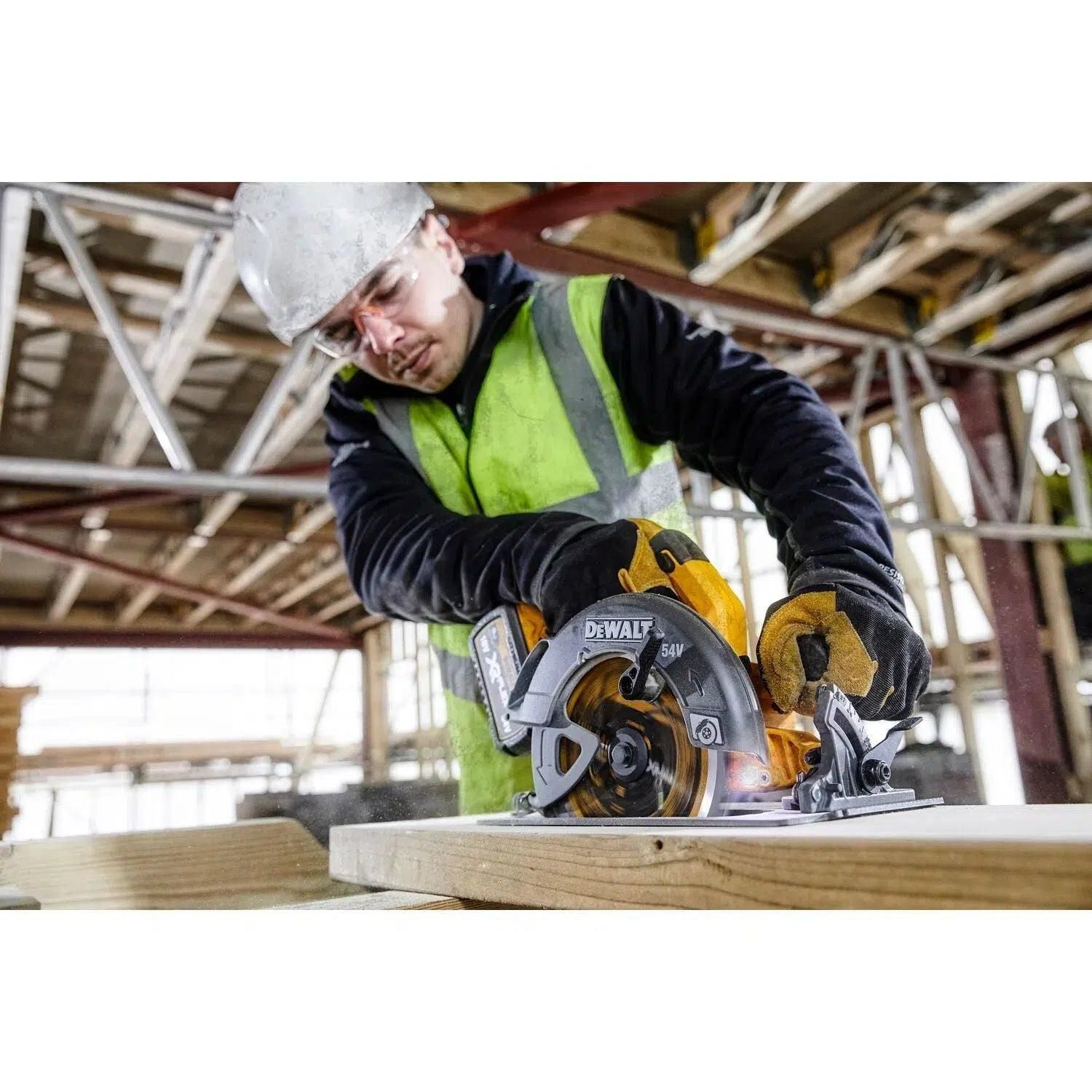 https://api.mastertools.nl/media/catalog/product/cache/4ac98b0d5e81b56bd000310ba88c60e0/d/e/dewalt-dcs578nt-accu-cirkelzaag-54v-xr-flexvolt-190mm-basic-body-in-tstak-5035048736289-mastertools_nl-5.jpg