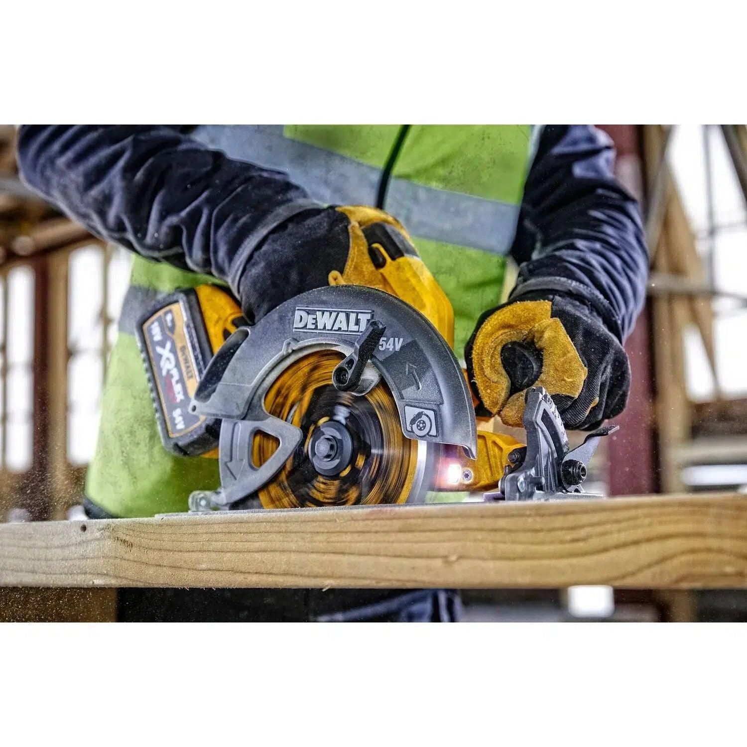 https://api.mastertools.nl/media/catalog/product/cache/4ac98b0d5e81b56bd000310ba88c60e0/d/e/dewalt-dcs578nt-accu-cirkelzaag-54v-xr-flexvolt-190mm-basic-body-in-tstak-5035048736289-mastertools_nl-6.jpg