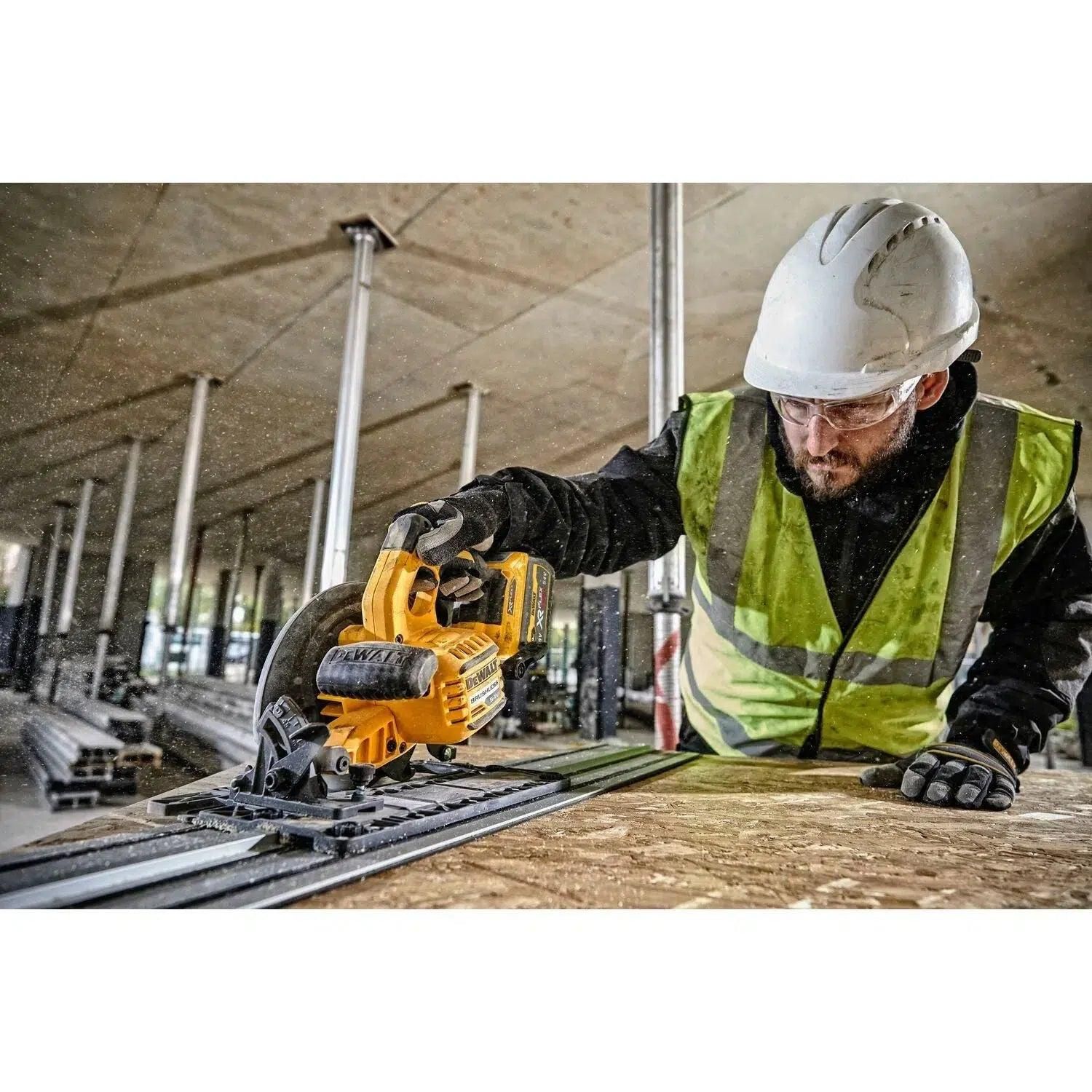 https://api.mastertools.nl/media/catalog/product/cache/4ac98b0d5e81b56bd000310ba88c60e0/d/e/dewalt-dcs579nt-accu-cirkelzaag-54v-flexvolt-190mm-basic-body-in-tstak-5035048736388-mastertools_nl-5.jpg