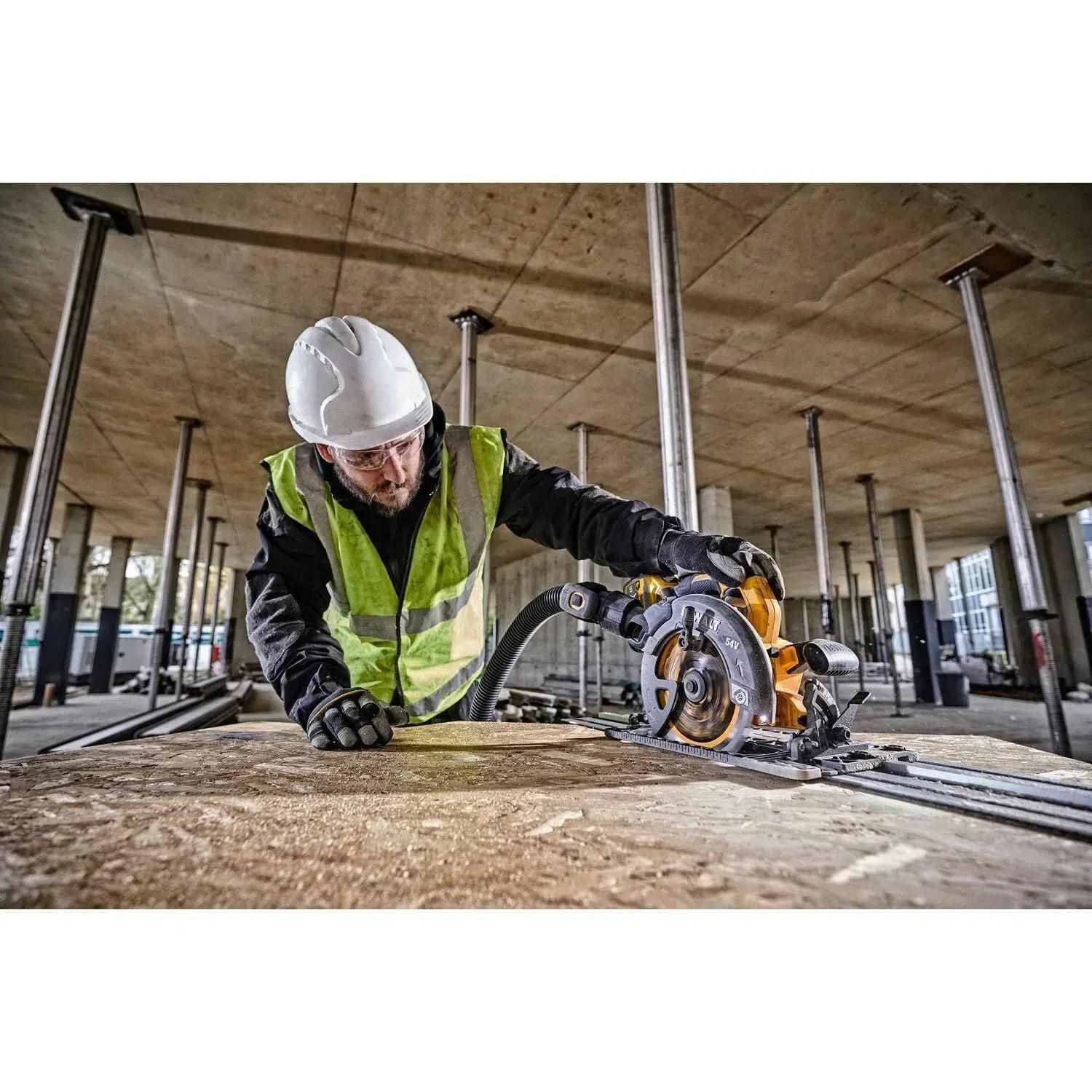 https://api.mastertools.nl/media/catalog/product/cache/4ac98b0d5e81b56bd000310ba88c60e0/d/e/dewalt-dcs579nt-accu-cirkelzaag-54v-flexvolt-190mm-basic-body-in-tstak-5035048736388-mastertools_nl-6.jpg