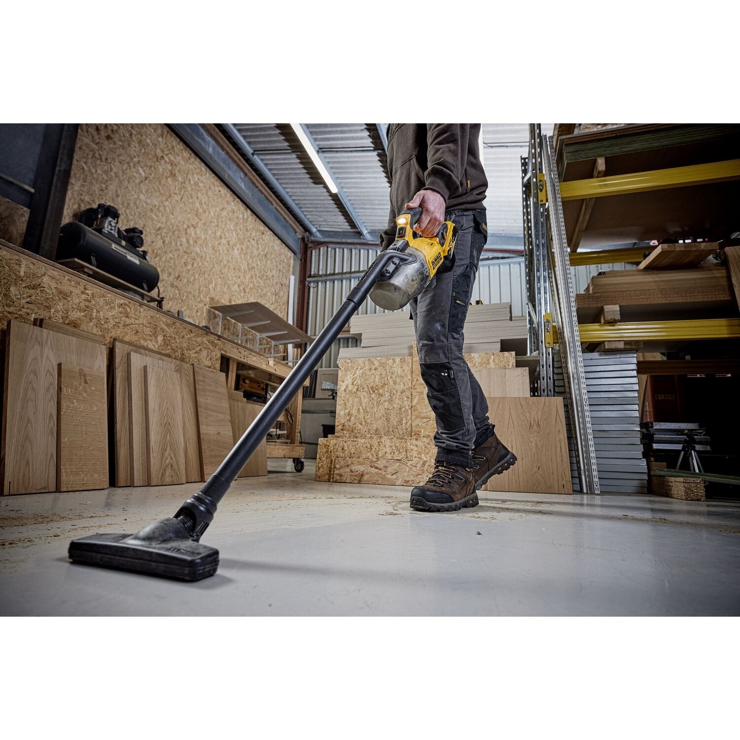 https://api.mastertools.nl/media/catalog/product/cache/4ac98b0d5e81b56bd000310ba88c60e0/d/e/dewalt-dcv501ln-18v-xr-l-klasse-steelstofzuiger-met-opzetstukken-in-opbergtas-zonder-accu-en-lader-5035048738238-mastertools_nl-10.jpg