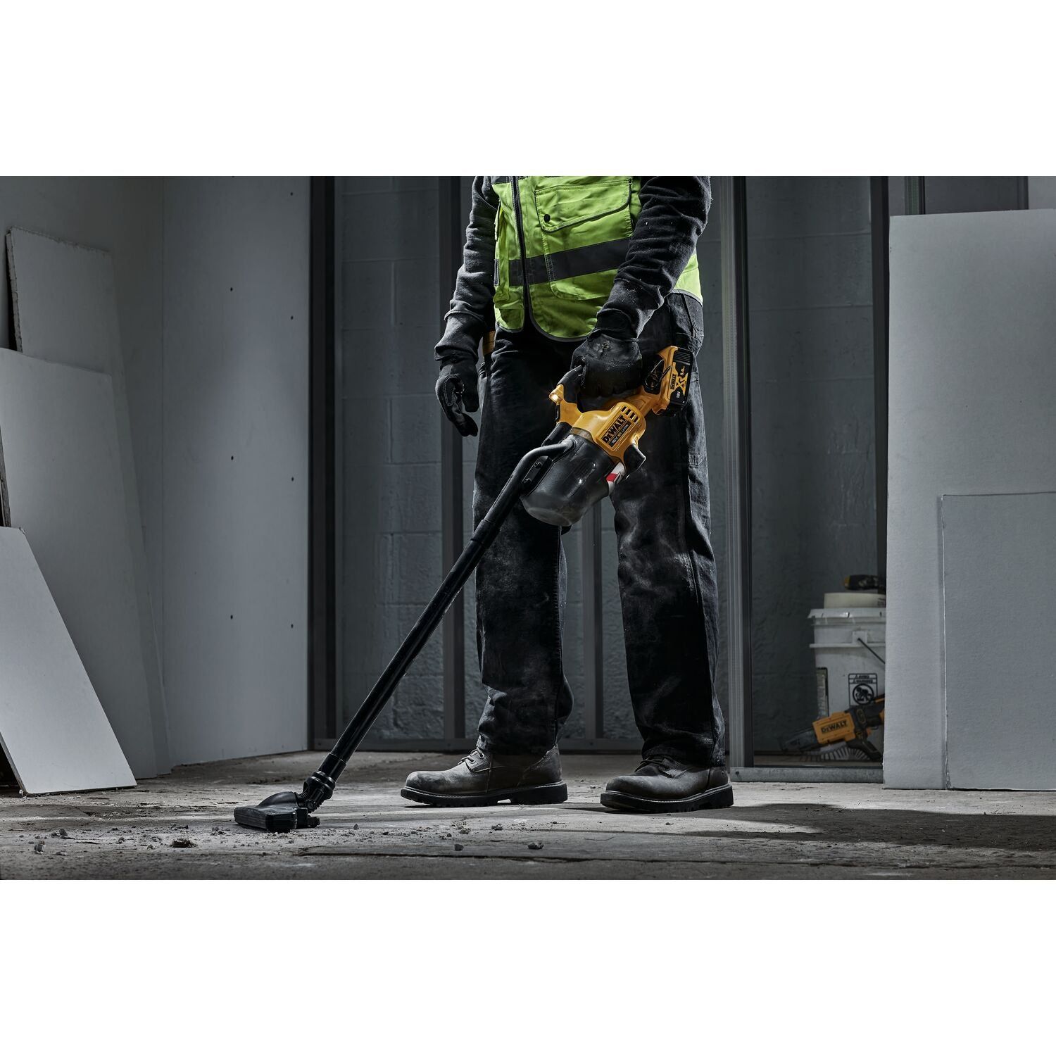 https://api.mastertools.nl/media/catalog/product/cache/4ac98b0d5e81b56bd000310ba88c60e0/d/e/dewalt-dcv501ln-18v-xr-l-klasse-steelstofzuiger-met-opzetstukken-in-opbergtas-zonder-accu-en-lader-5035048738238-mastertools_nl-11.jpg