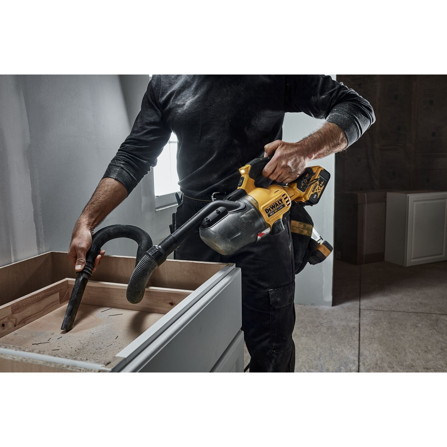 https://api.mastertools.nl/media/catalog/product/cache/4ac98b0d5e81b56bd000310ba88c60e0/d/e/dewalt-dcv501ln-18v-xr-l-klasse-steelstofzuiger-met-opzetstukken-in-opbergtas-zonder-accu-en-lader-5035048738238-mastertools_nl-12.jpg