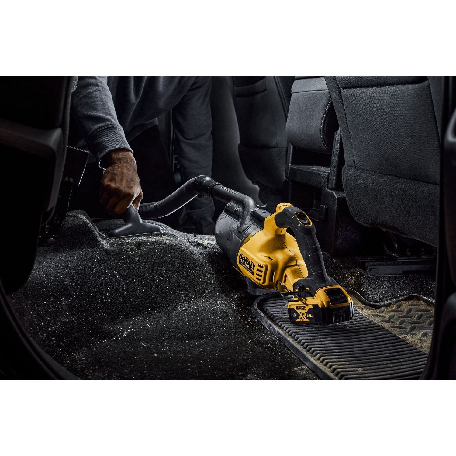 https://api.mastertools.nl/media/catalog/product/cache/4ac98b0d5e81b56bd000310ba88c60e0/d/e/dewalt-dcv501ln-18v-xr-l-klasse-steelstofzuiger-met-opzetstukken-in-opbergtas-zonder-accu-en-lader-5035048738238-mastertools_nl-13.jpg