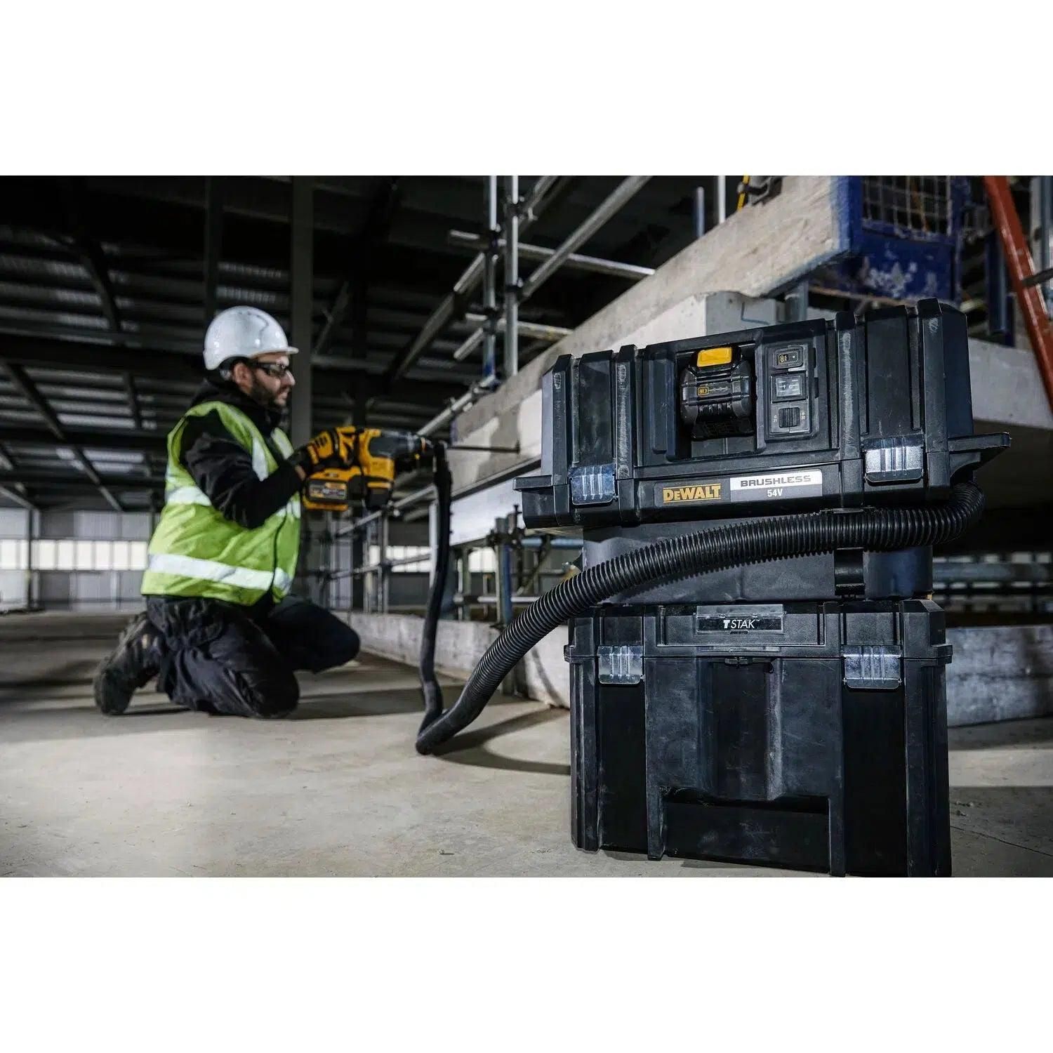 https://api.mastertools.nl/media/catalog/product/cache/4ac98b0d5e81b56bd000310ba88c60e0/d/e/dewalt-dcv586mt2-accu-nat-en-droogstofzuiger-54v-6_0ah-xr-li-ion-flexvolt-m-klasse-5035048691793-mastertools_nl-5.jpg
