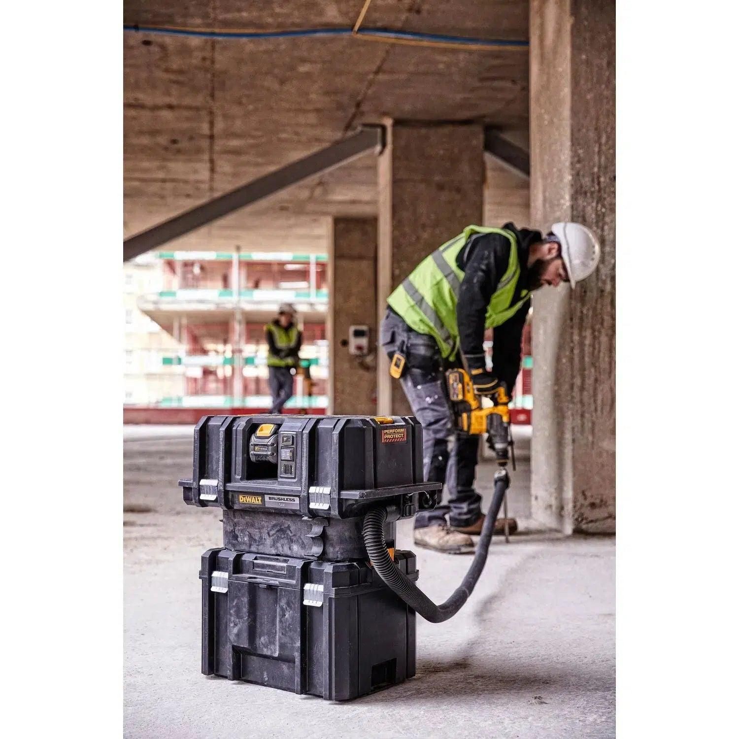 https://api.mastertools.nl/media/catalog/product/cache/4ac98b0d5e81b56bd000310ba88c60e0/d/e/dewalt-dcv586mt2-accu-nat-en-droogstofzuiger-54v-6_0ah-xr-li-ion-flexvolt-m-klasse-5035048691793-mastertools_nl-6.jpg