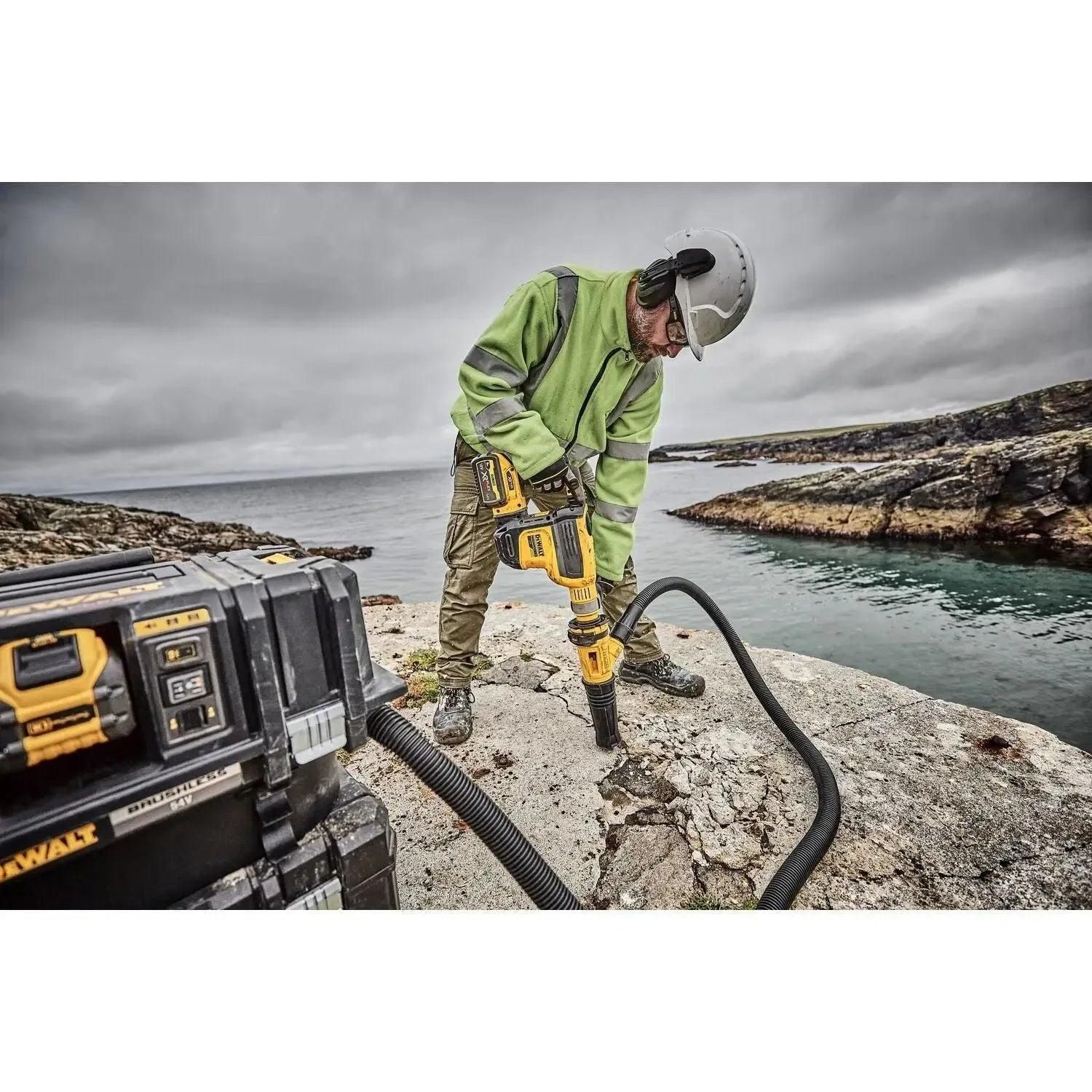 https://api.mastertools.nl/media/catalog/product/cache/4ac98b0d5e81b56bd000310ba88c60e0/d/e/dewalt-dcv586mt2-accu-nat-en-droogstofzuiger-54v-6_0ah-xr-li-ion-flexvolt-m-klasse-5035048691793-mastertools_nl-7.jpg