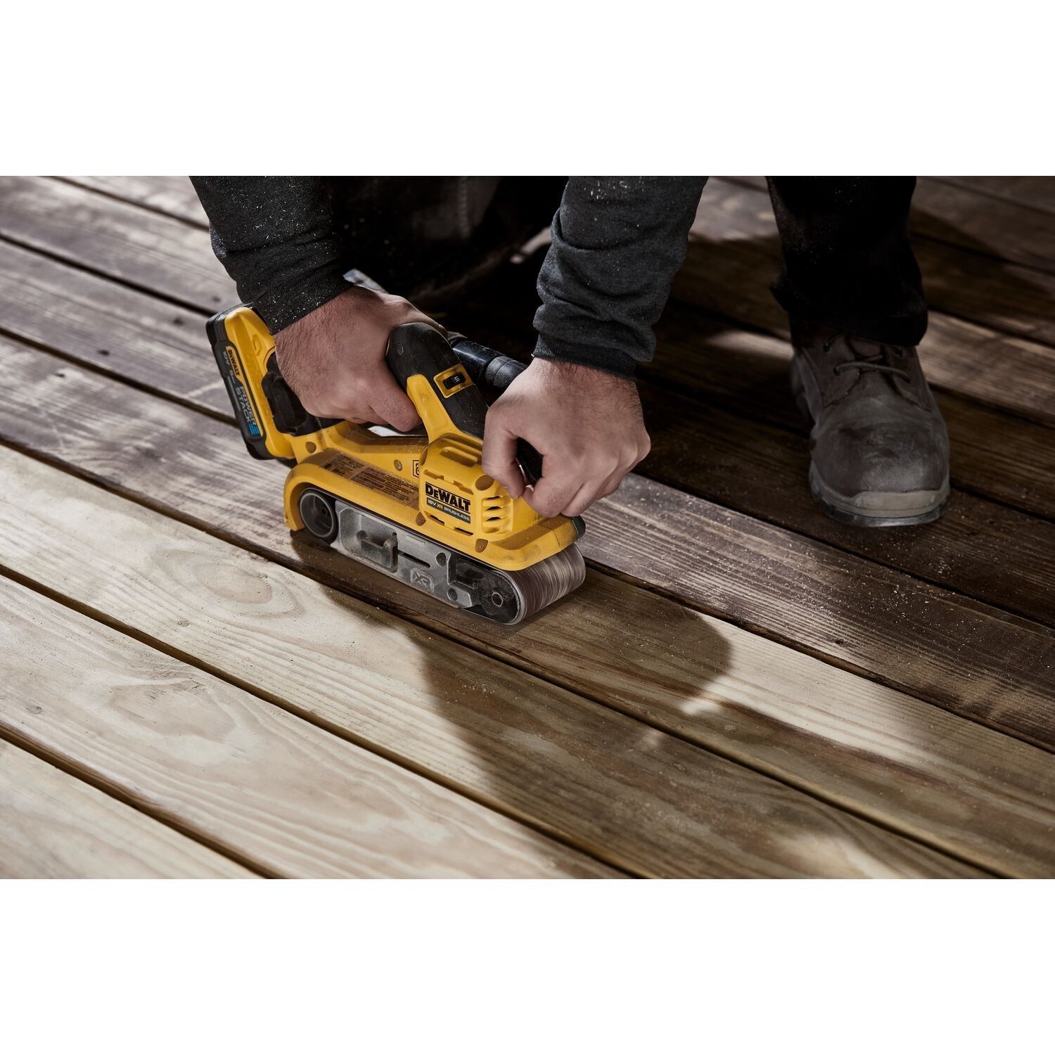 https://api.mastertools.nl/media/catalog/product/cache/4ac98b0d5e81b56bd000310ba88c60e0/d/e/dewalt-dcw220nt-accu-bandschuurmachine-75x533mm-brushless-18v-xr-basic-body-in-tstak-5035048793848-mastertools_nl-7.jpg