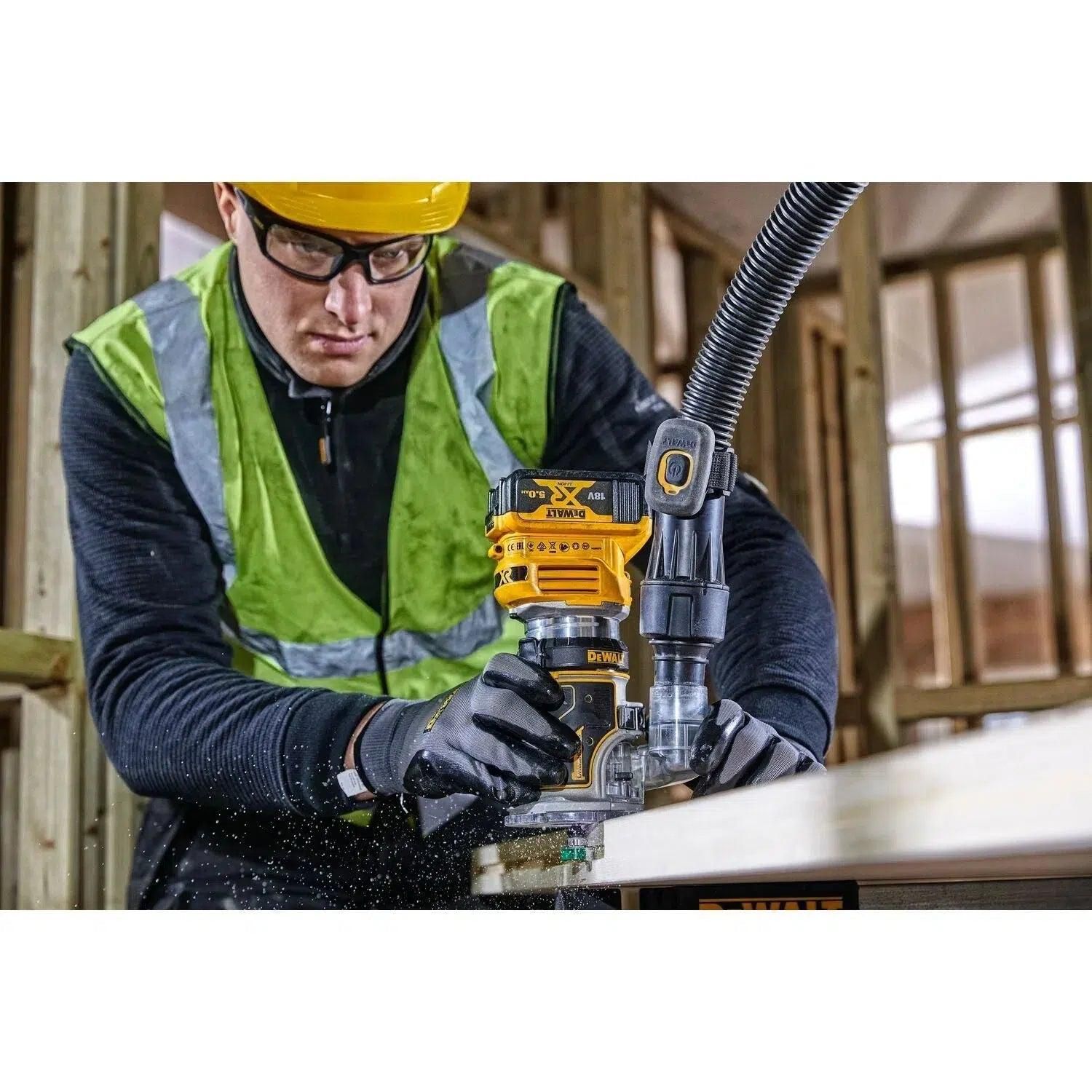 https://api.mastertools.nl/media/catalog/product/cache/4ac98b0d5e81b56bd000310ba88c60e0/d/e/dewalt-dcw604p2-accu-boven-en-kantenfrees-18v-5_0ah-li-ion-in-tstak-5035048711835-mastertools_nl-4.jpg