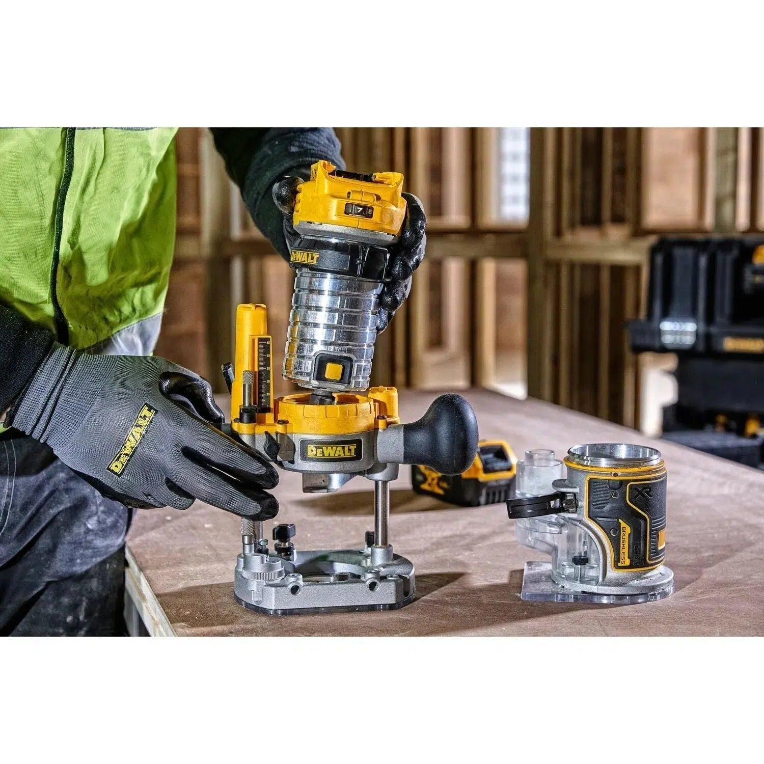 https://api.mastertools.nl/media/catalog/product/cache/4ac98b0d5e81b56bd000310ba88c60e0/d/e/dewalt-dcw604p2-accu-boven-en-kantenfrees-18v-5_0ah-li-ion-in-tstak-5035048711835-mastertools_nl-6.jpg