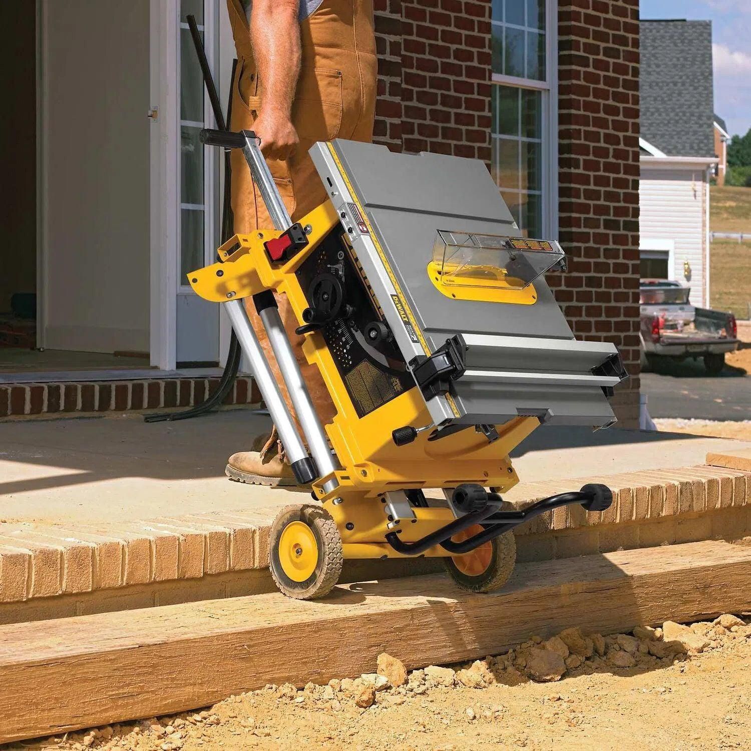 https://api.mastertools.nl/media/catalog/product/cache/4ac98b0d5e81b56bd000310ba88c60e0/d/e/dewalt-de7400-onderstel-met-transportwielen-5035048235959-mastertools_nl-5.jpg