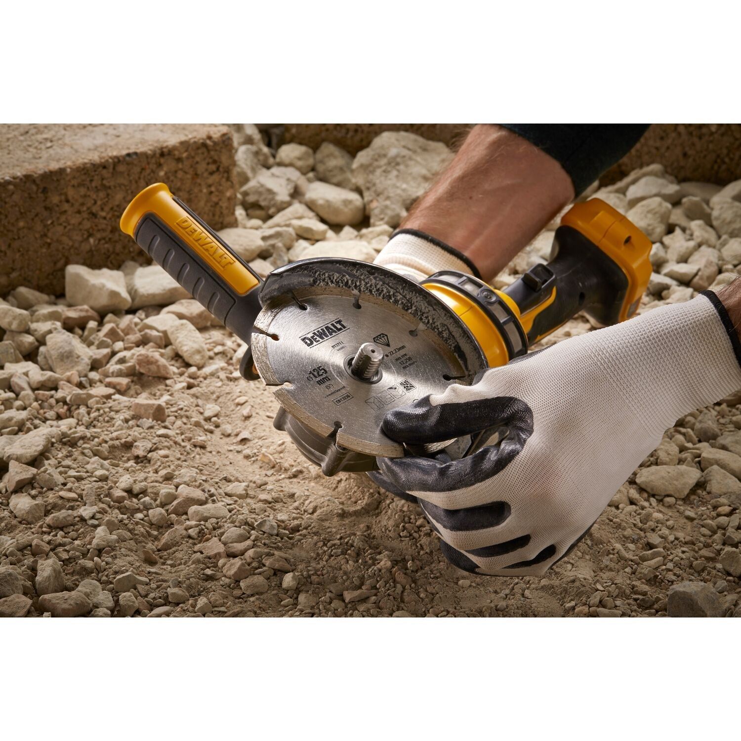 https://api.mastertools.nl/media/catalog/product/cache/4ac98b0d5e81b56bd000310ba88c60e0/d/e/dewalt-dt3559-snelspanmoer-m14-5035048543795-mastertools_nl-4.jpg