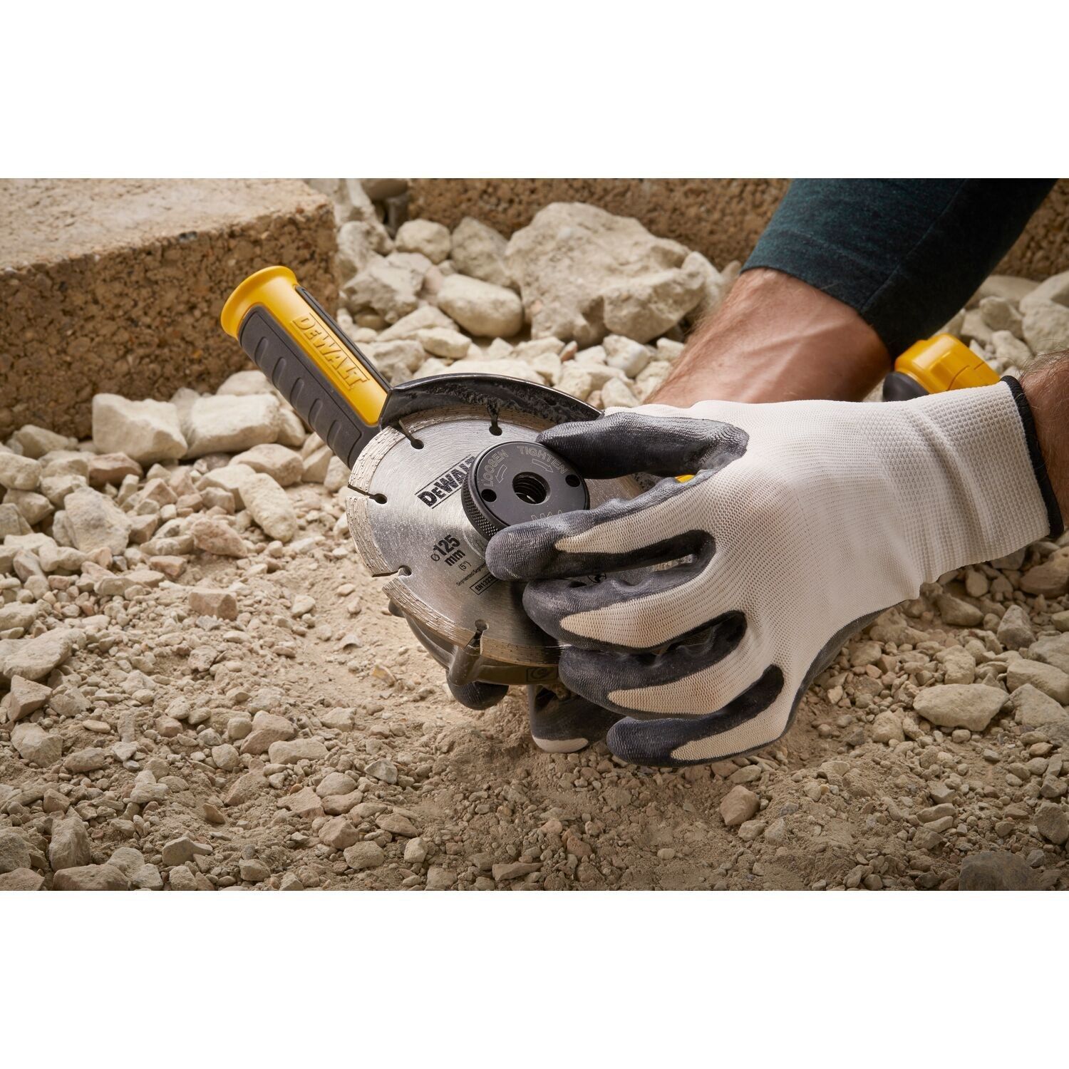https://api.mastertools.nl/media/catalog/product/cache/4ac98b0d5e81b56bd000310ba88c60e0/d/e/dewalt-dt3559-snelspanmoer-m14-5035048543795-mastertools_nl-6.jpg