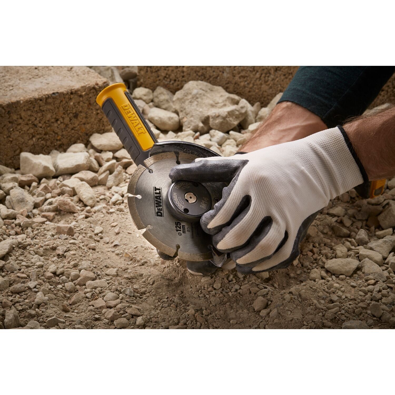 https://api.mastertools.nl/media/catalog/product/cache/4ac98b0d5e81b56bd000310ba88c60e0/d/e/dewalt-dt3559-snelspanmoer-m14-5035048543795-mastertools_nl-9.jpg