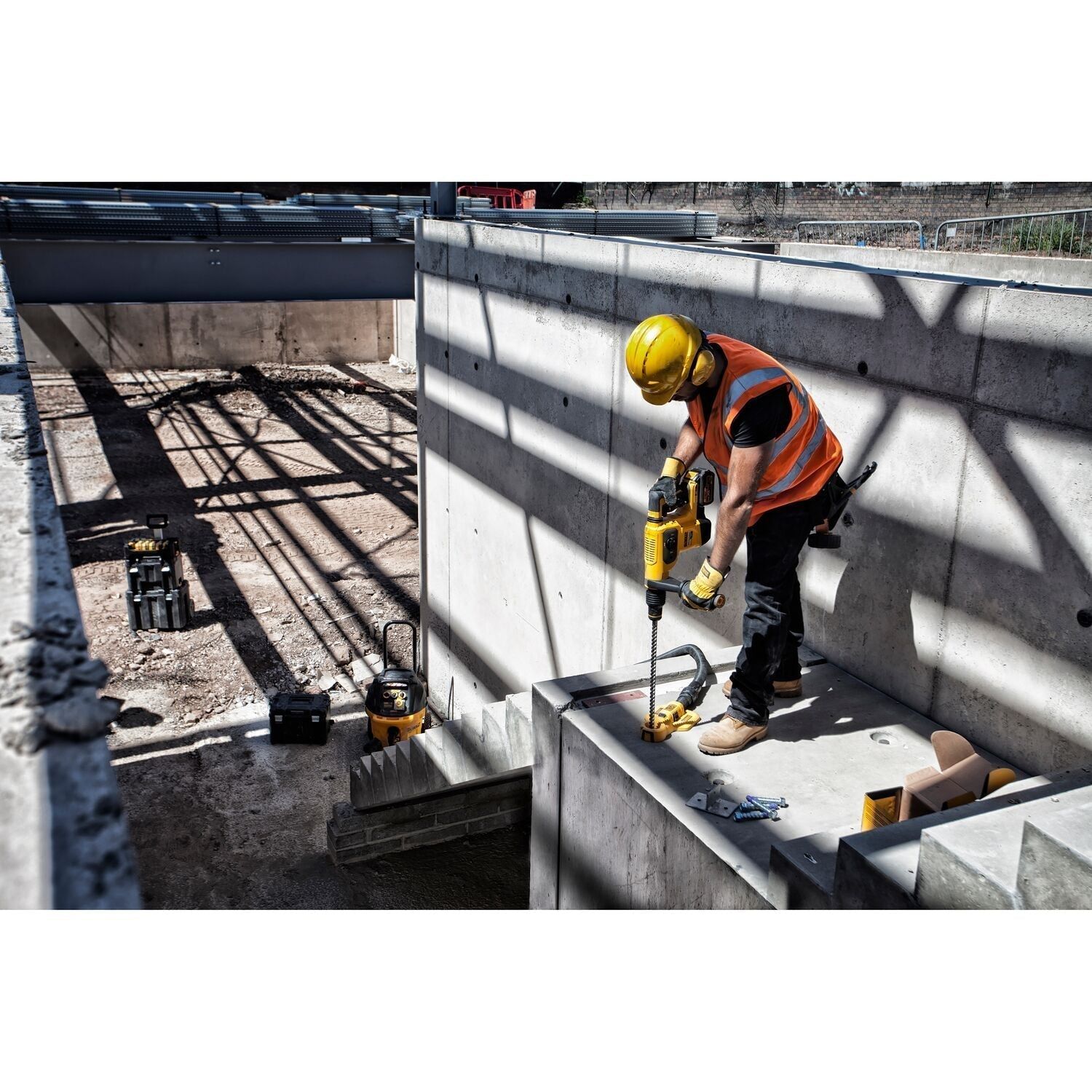 https://api.mastertools.nl/media/catalog/product/cache/4ac98b0d5e81b56bd000310ba88c60e0/d/e/dewalt-dt60811-boor-sds-max-xlr-18x200x340mm-5035048096758-mastertools_nl-13.jpg