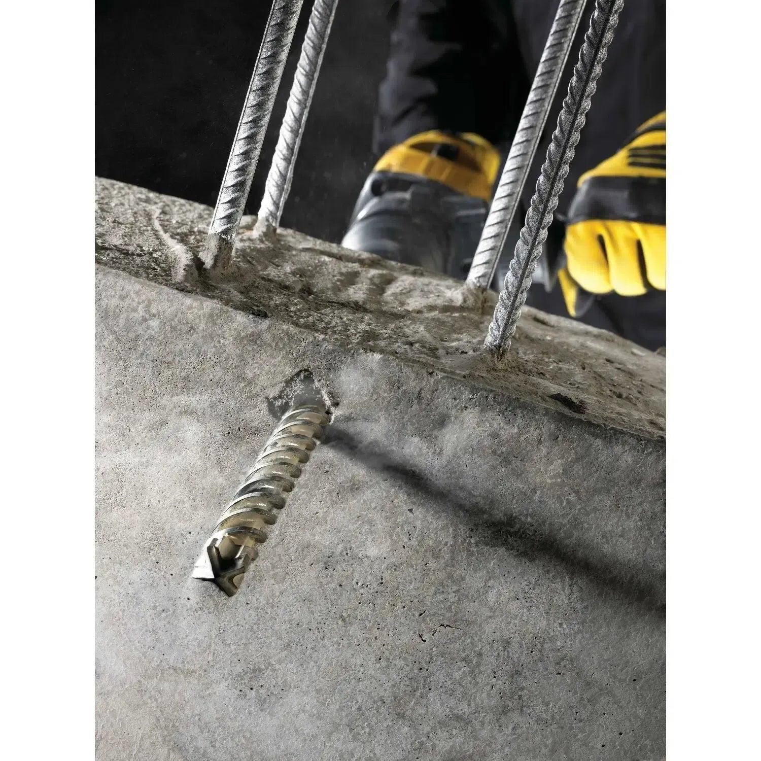 https://api.mastertools.nl/media/catalog/product/cache/4ac98b0d5e81b56bd000310ba88c60e0/d/e/dewalt-dt60820-boor-sds-max-xlr-4-snijder-22x400x540mm-5035048096840-mastertools_nl-7.jpg