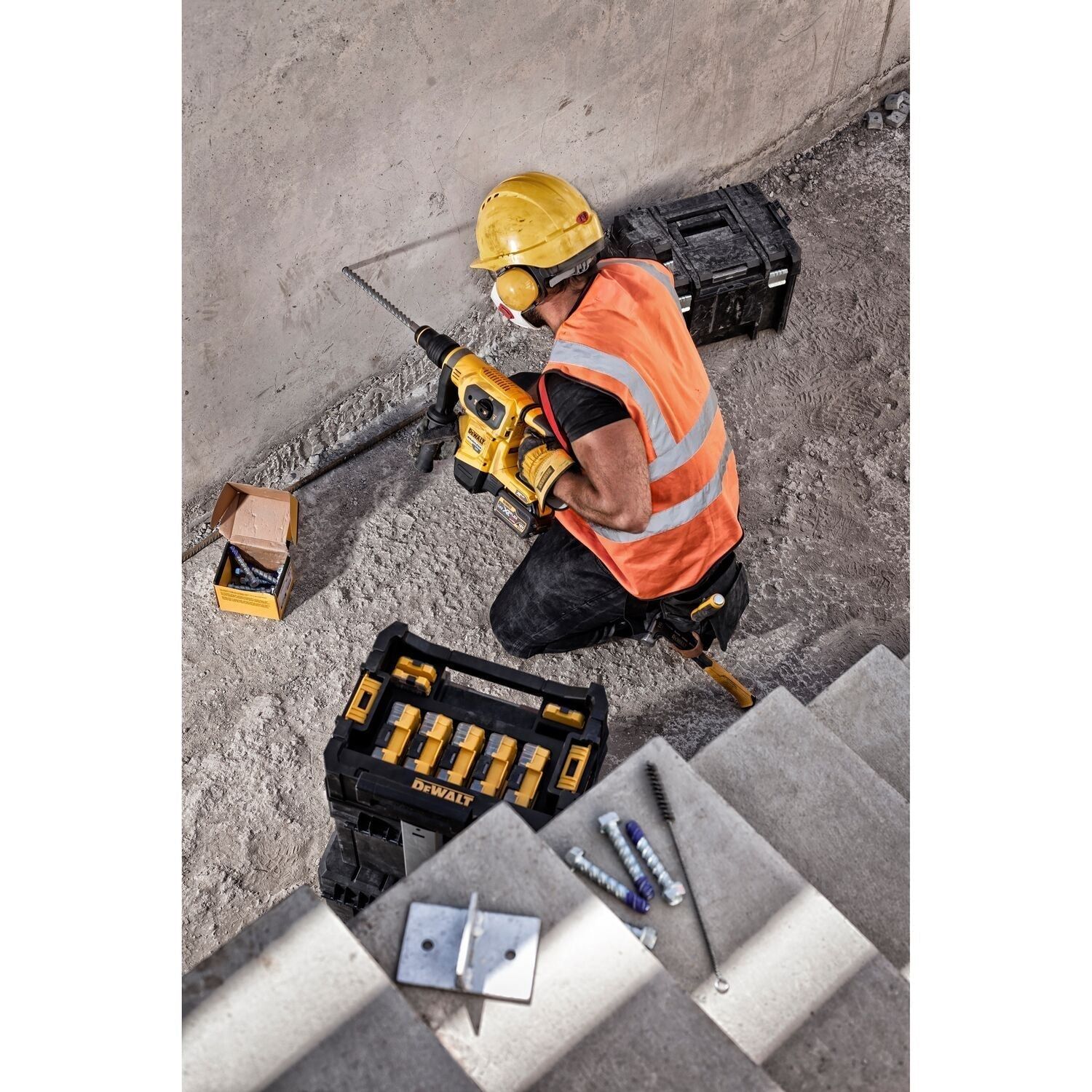 https://api.mastertools.nl/media/catalog/product/cache/4ac98b0d5e81b56bd000310ba88c60e0/d/e/dewalt-dt60826-boor-sds-max-xlr-25x800x920mm-5035048096901-mastertools_nl-13.jpg