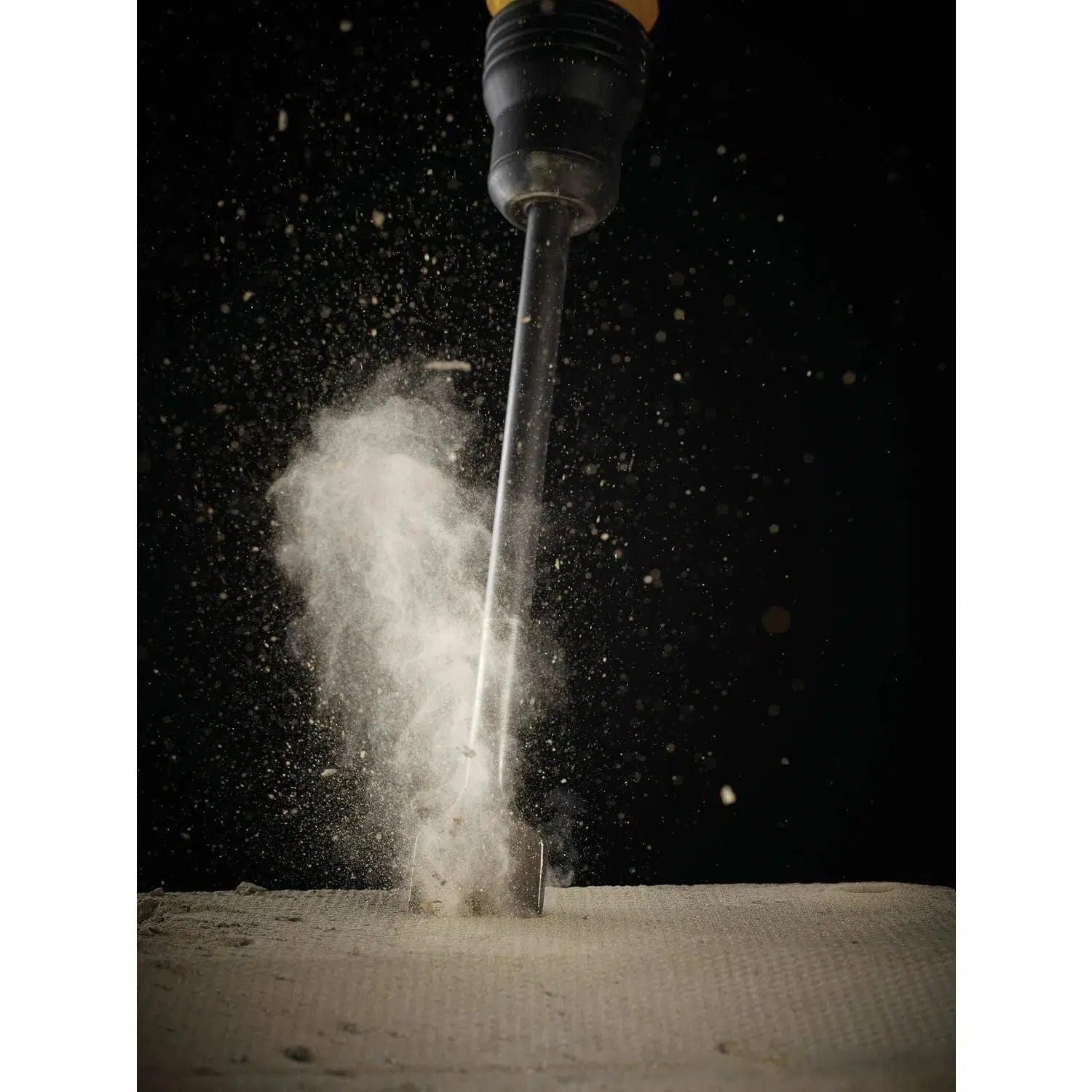 https://api.mastertools.nl/media/catalog/product/cache/4ac98b0d5e81b56bd000310ba88c60e0/d/e/dewalt-dt6825-platte-beitel-sds-max-80x300mm-5011402378081-mastertools_nl-3.jpg