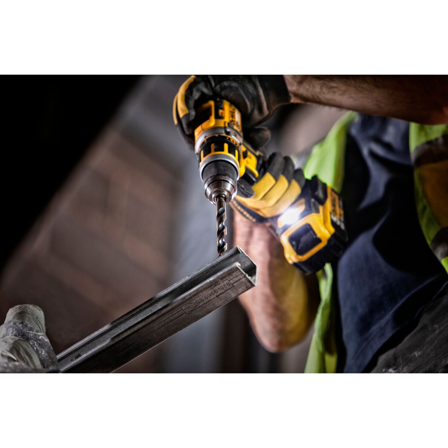 https://api.mastertools.nl/media/catalog/product/cache/4ac98b0d5e81b56bd000310ba88c60e0/d/e/dewalt-dt70727-extremetm-blackgold-metaalborenset-14-delig-in-tough-case-5054905247751-mastertools_nl-4.jpg