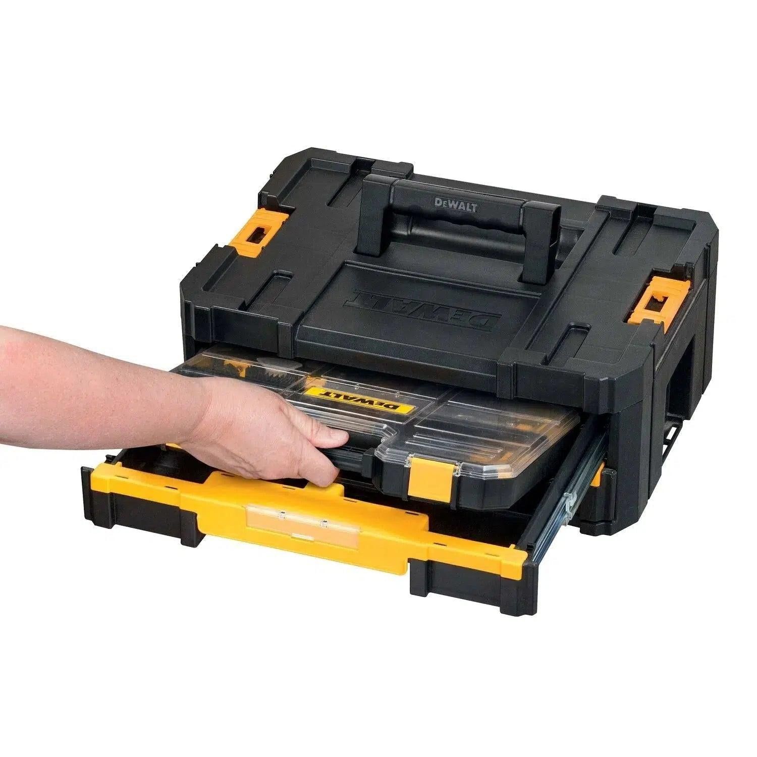 https://api.mastertools.nl/media/catalog/product/cache/4ac98b0d5e81b56bd000310ba88c60e0/d/e/dewalt-dt71569-100-delige-schroef-gatzaag-en-borenset-5035048537930-mastertools_nl-6.jpg