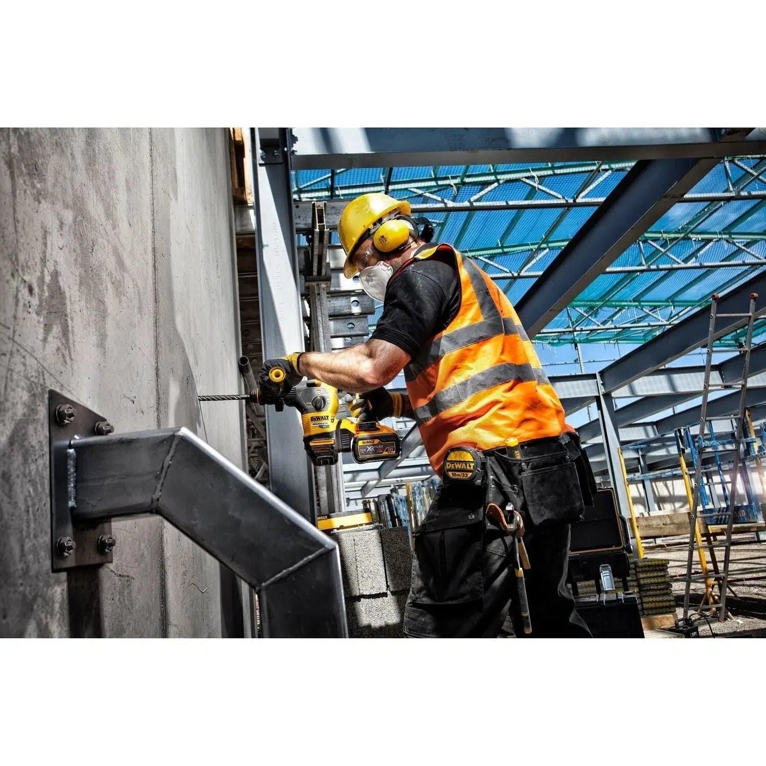 https://api.mastertools.nl/media/catalog/product/cache/4ac98b0d5e81b56bd000310ba88c60e0/d/e/dewalt-dt9529-boor-sds-extreme-2tm-8x160mm-5035048055045-mastertools_nl-6.jpg