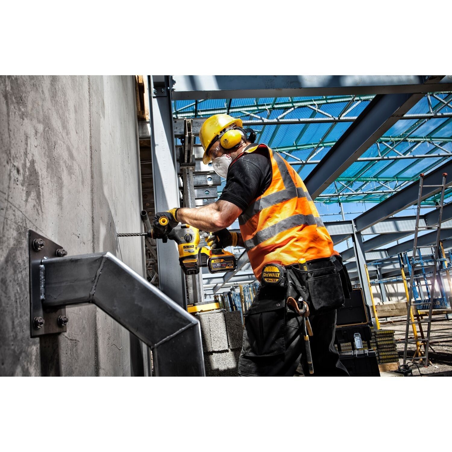 https://api.mastertools.nl/media/catalog/product/cache/4ac98b0d5e81b56bd000310ba88c60e0/d/e/dewalt-dt9532-boor-sds-extreme-2tm-8x310mm-5035048055076-mastertools_nl-4.jpg